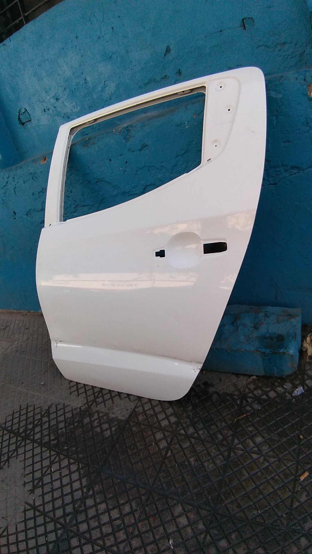 Puerta trasera izquierda mitsubishi l200 2016 - 2019 - Imagen 4