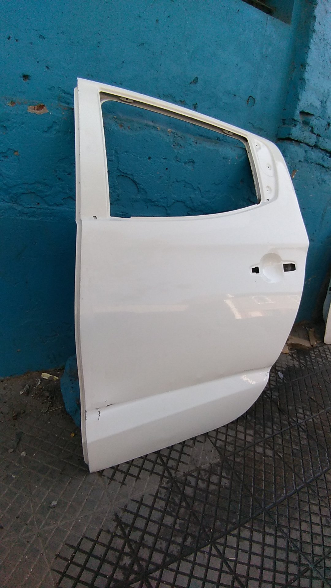 Puerta trasera izquierda mitsubishi l200 2016 - 2019 - Imagen 3