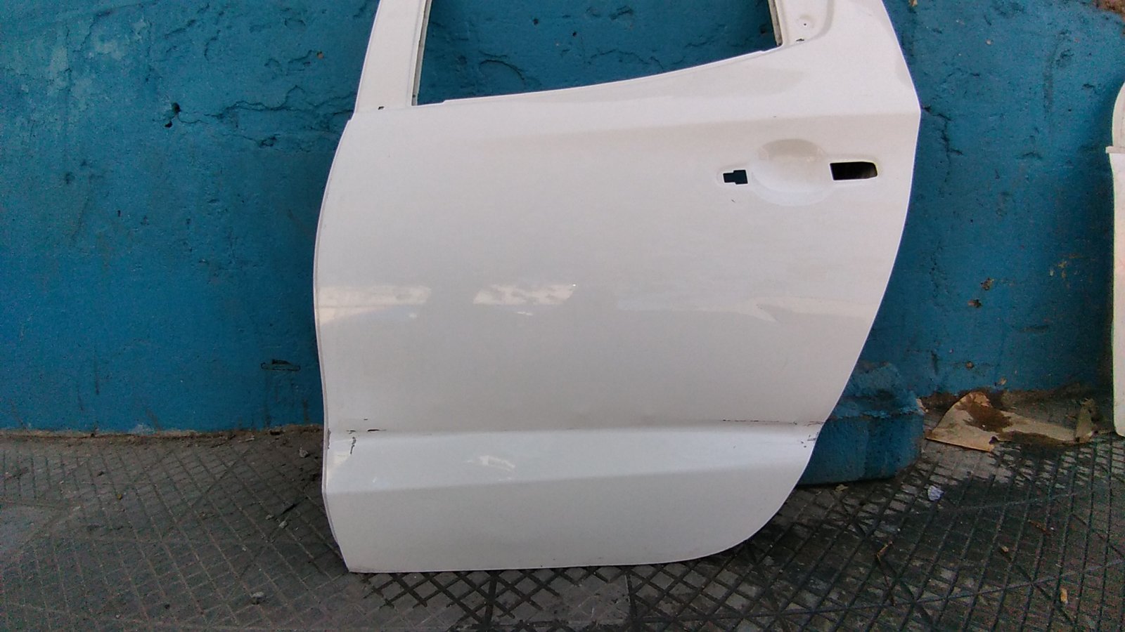 Puerta trasera izquierda mitsubishi l200 2016 - 2019 - Imagen 2