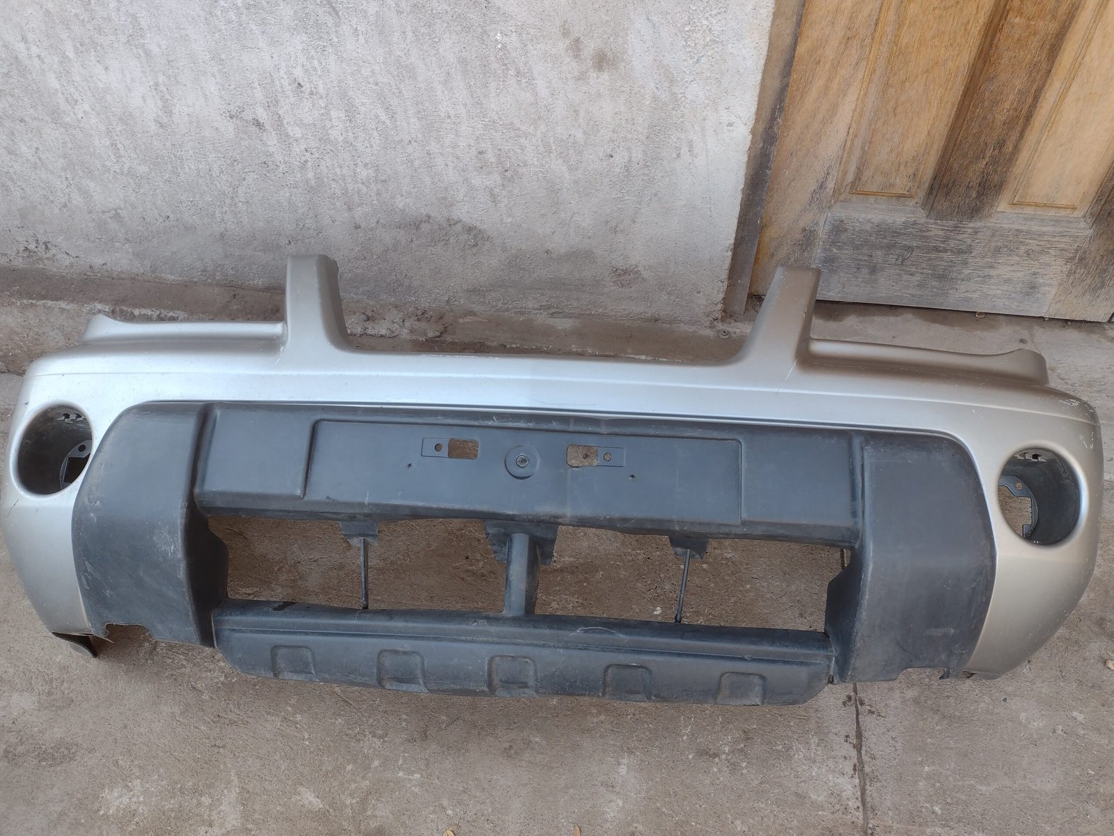 Parachoque delantero nissan xtrail 2003 - 2006