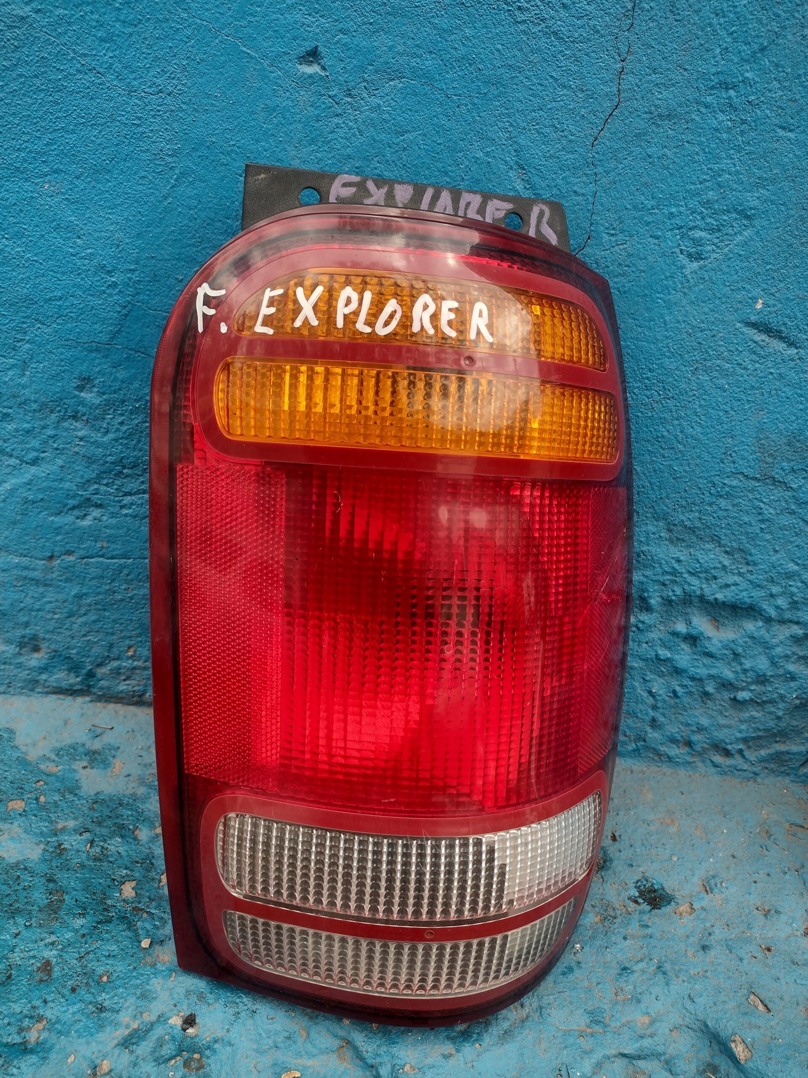 Foco trasero derecho ford explorer 1998 - 2001