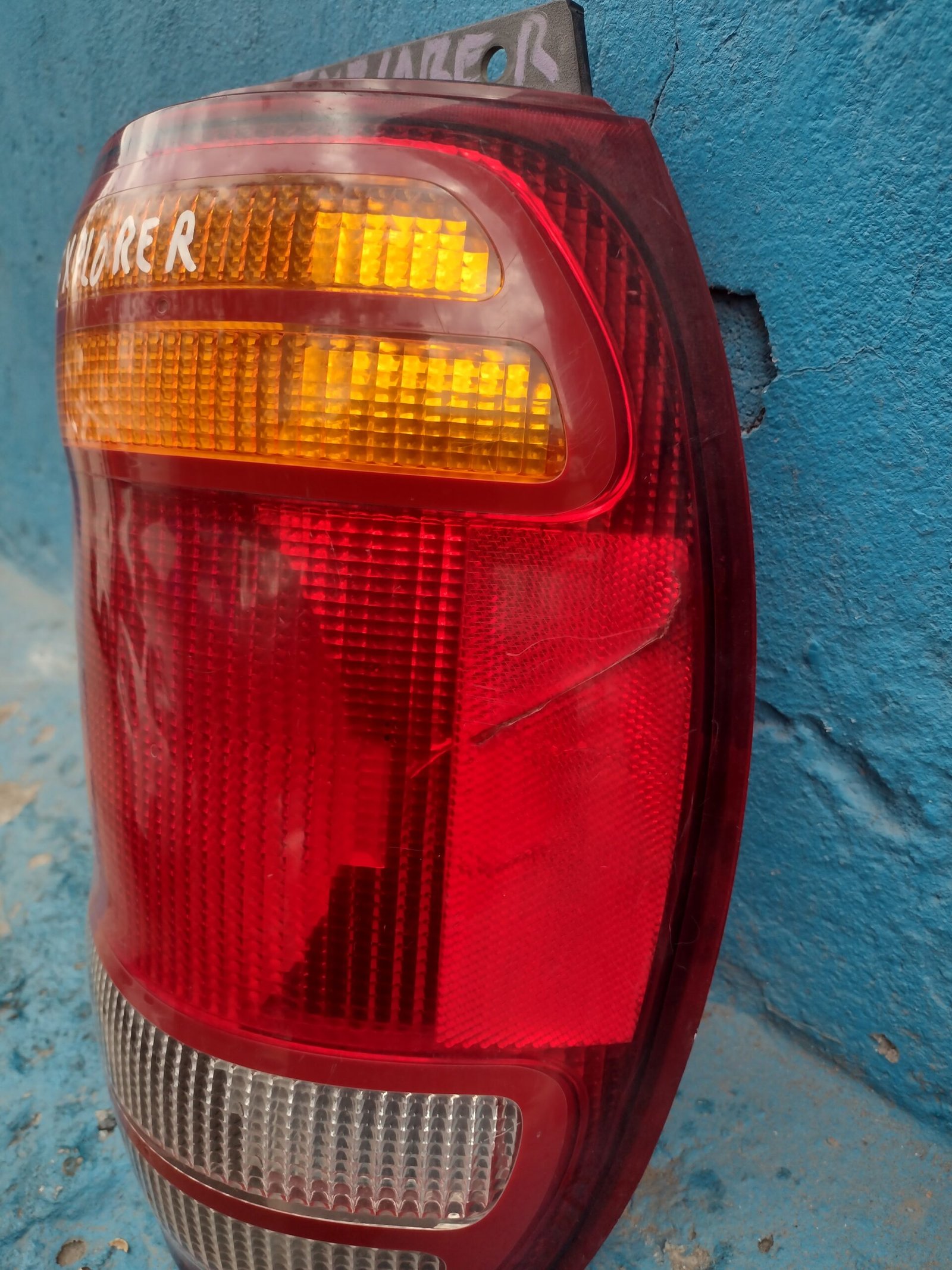 Foco trasero derecho ford explorer 1998 - 2001 - Imagen 5