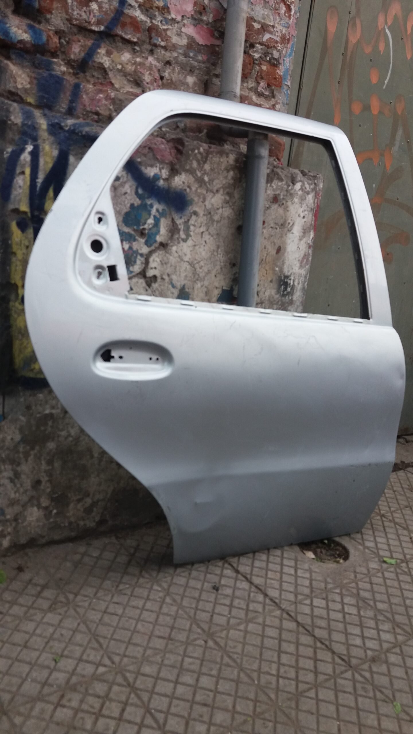 Puerta trasera derecha fiat palio 2001 - 2005 - Imagen 2
