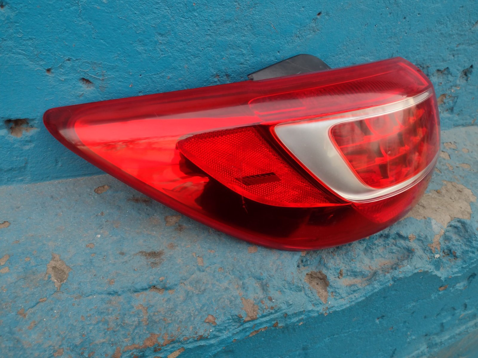 Foco trasero izquierdo Kia Sportage 2011 - 2014 - Imagen 9