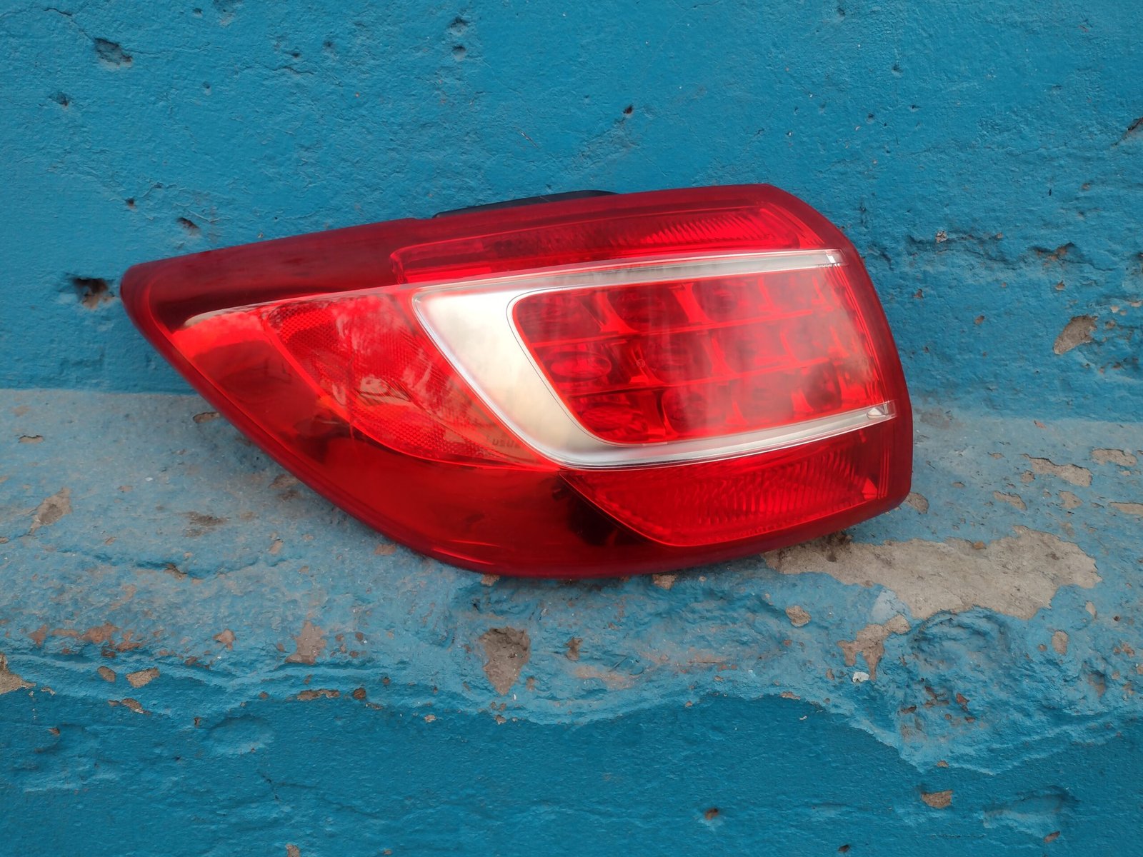Foco trasero izquierdo Kia Sportage 2011 - 2014