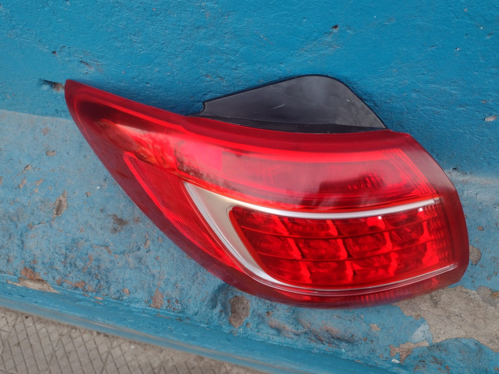 Foco trasero izquierdo Kia Sportage 2011 - 2014 - Imagen 6