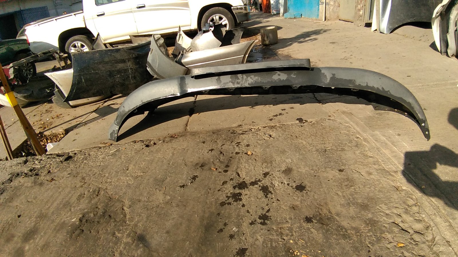 Parachoque delantero mahindra pick up 2008 - 2010 - Imagen 5