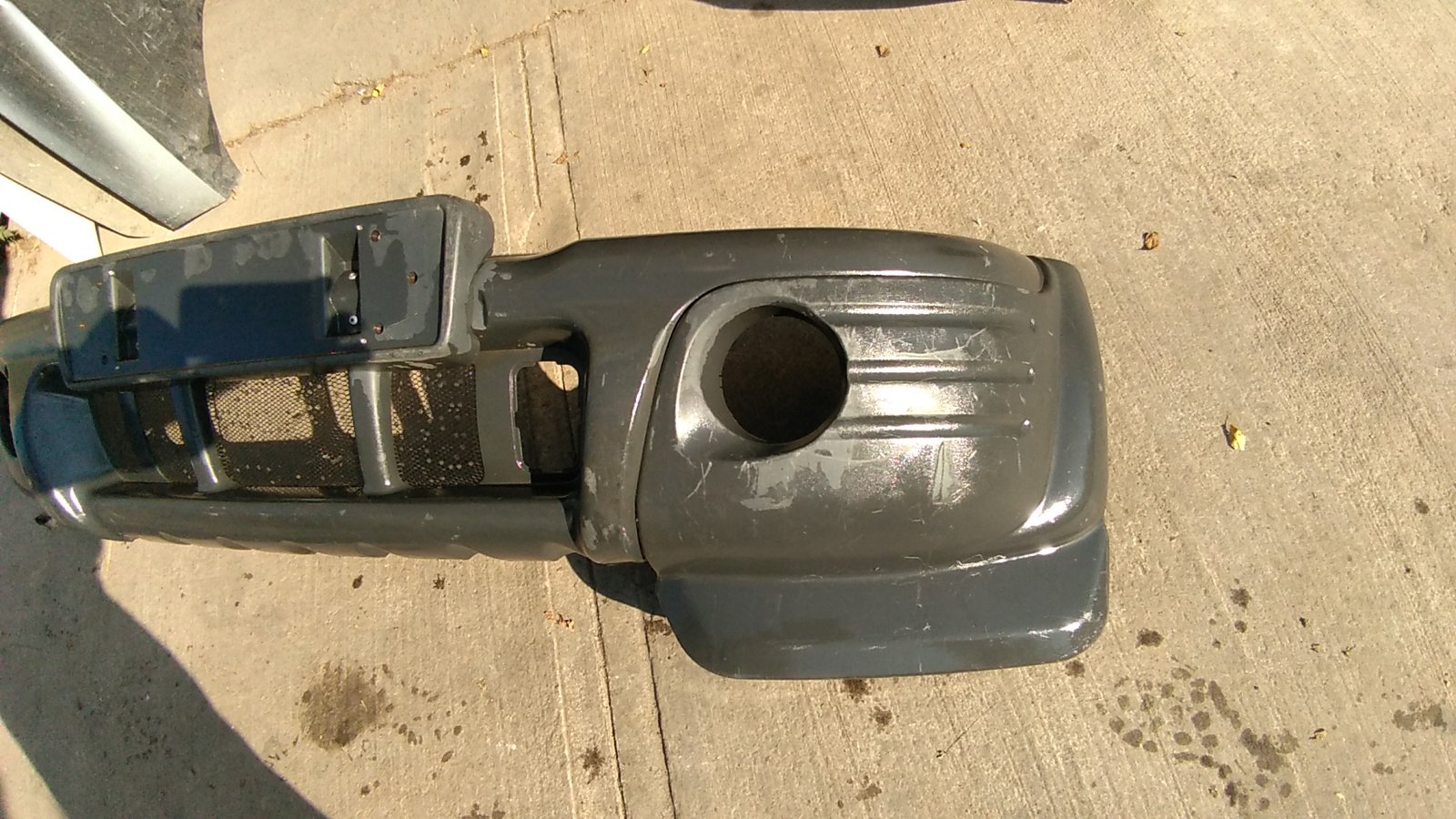 Parachoque delantero mahindra pick up 2008 - 2010 - Imagen 4