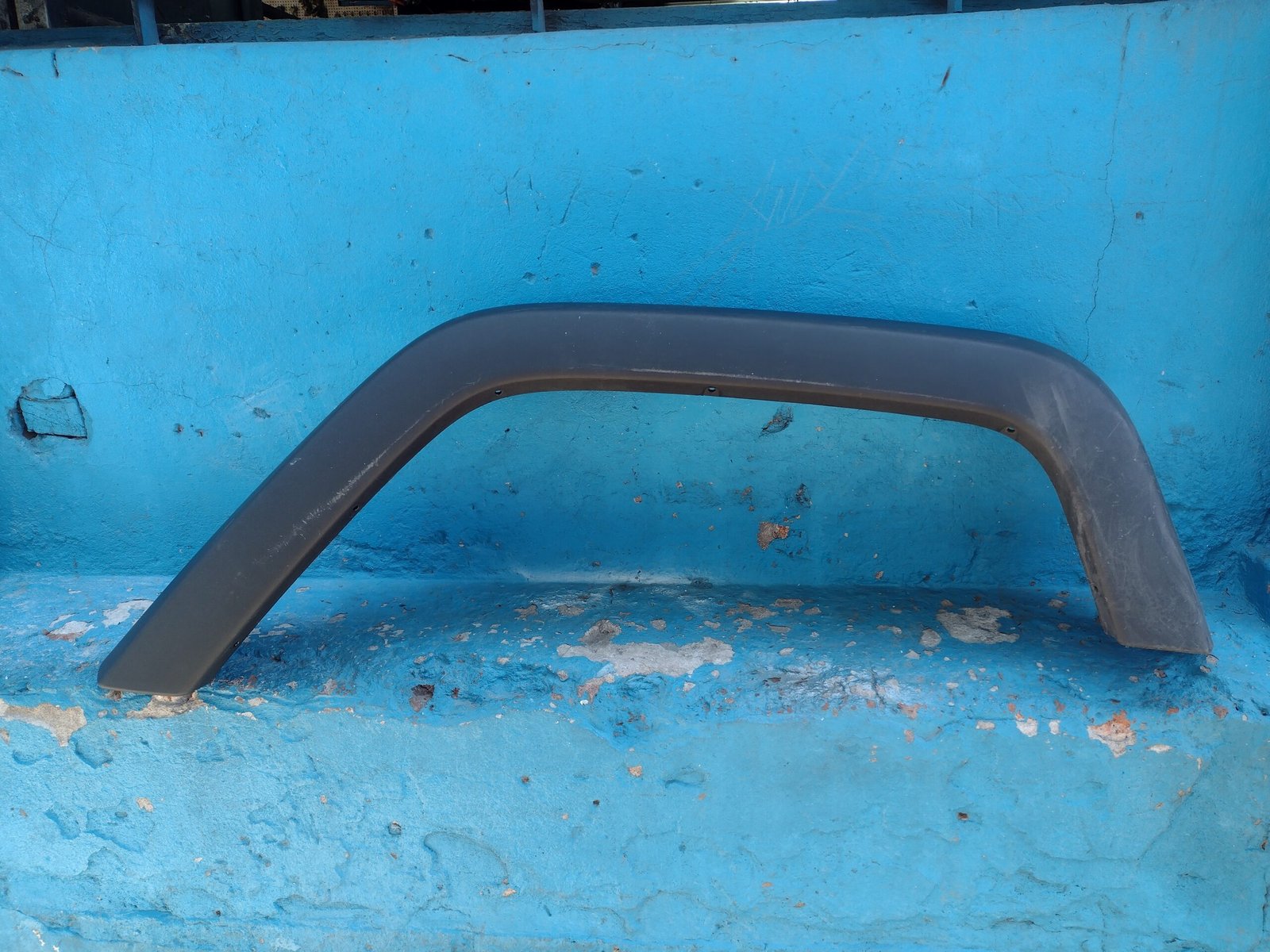 Moldura trasera izquierda de tapabarro Jeep Wrangler 2008 - 2016