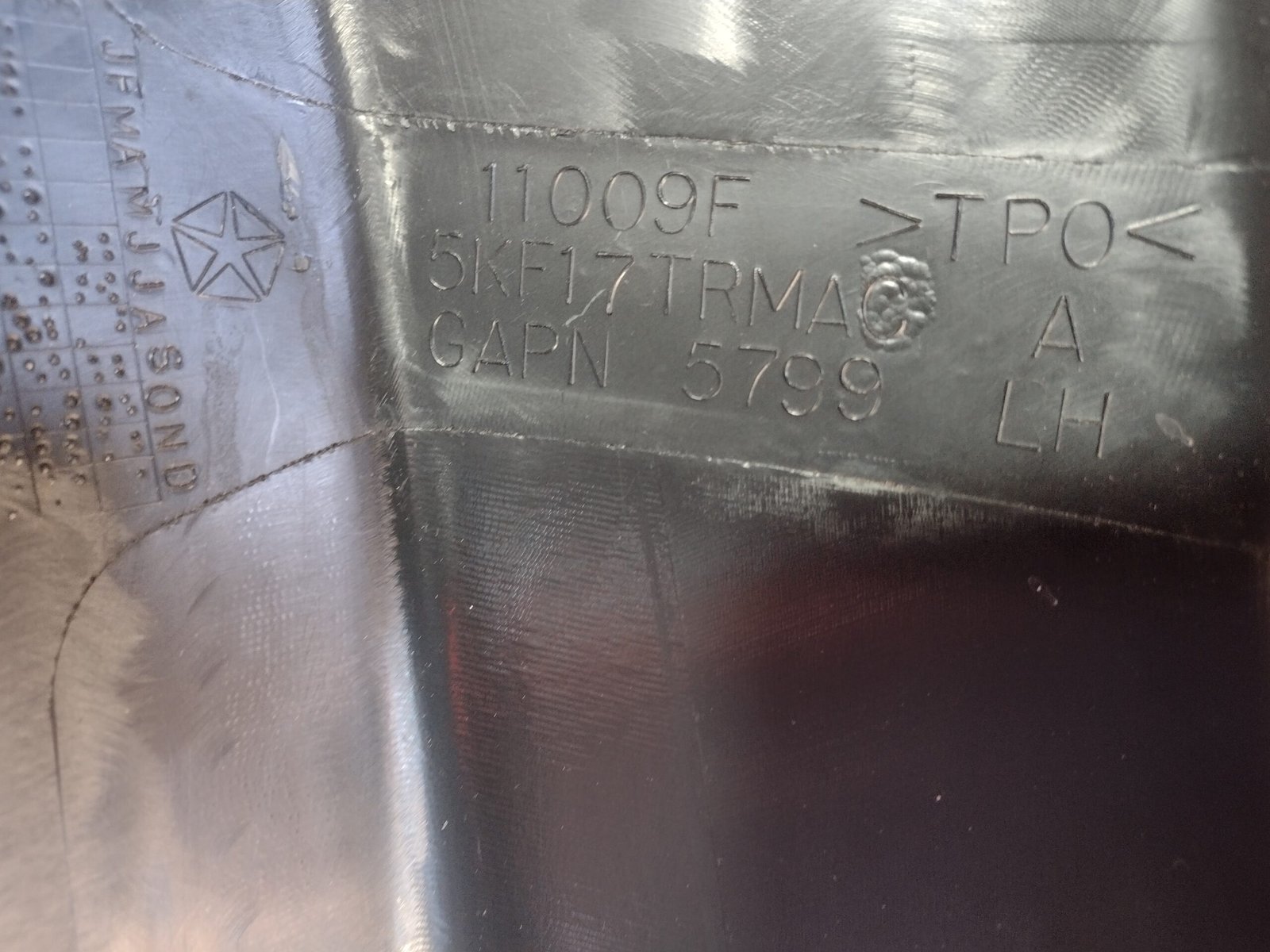 Moldura trasera izquierda de tapabarro Jeep Wrangler 2008 - 2016 - Imagen 11