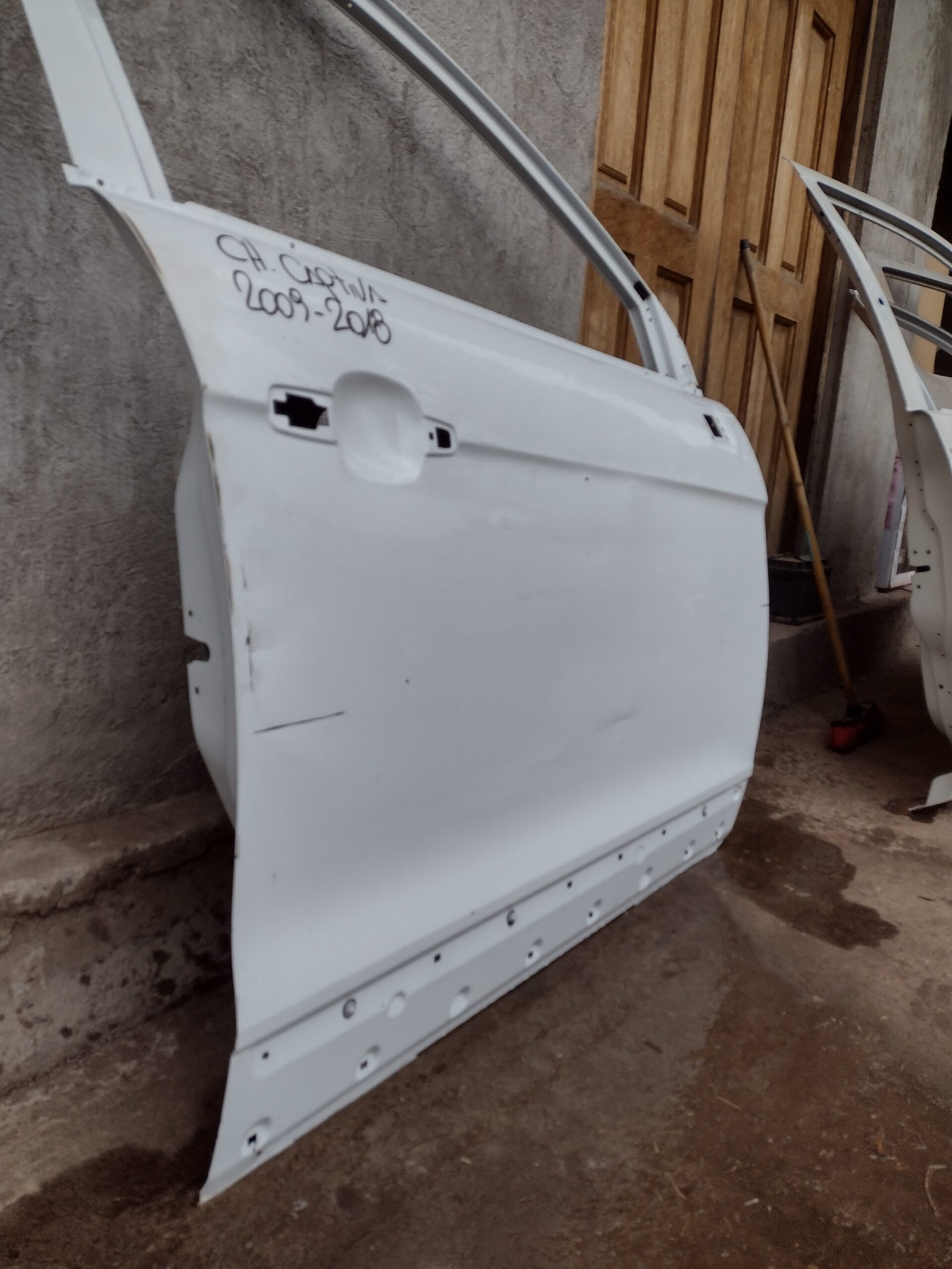 Puerta delantera derecha chevrolet captiva 2008 - 2018 - Imagen 5