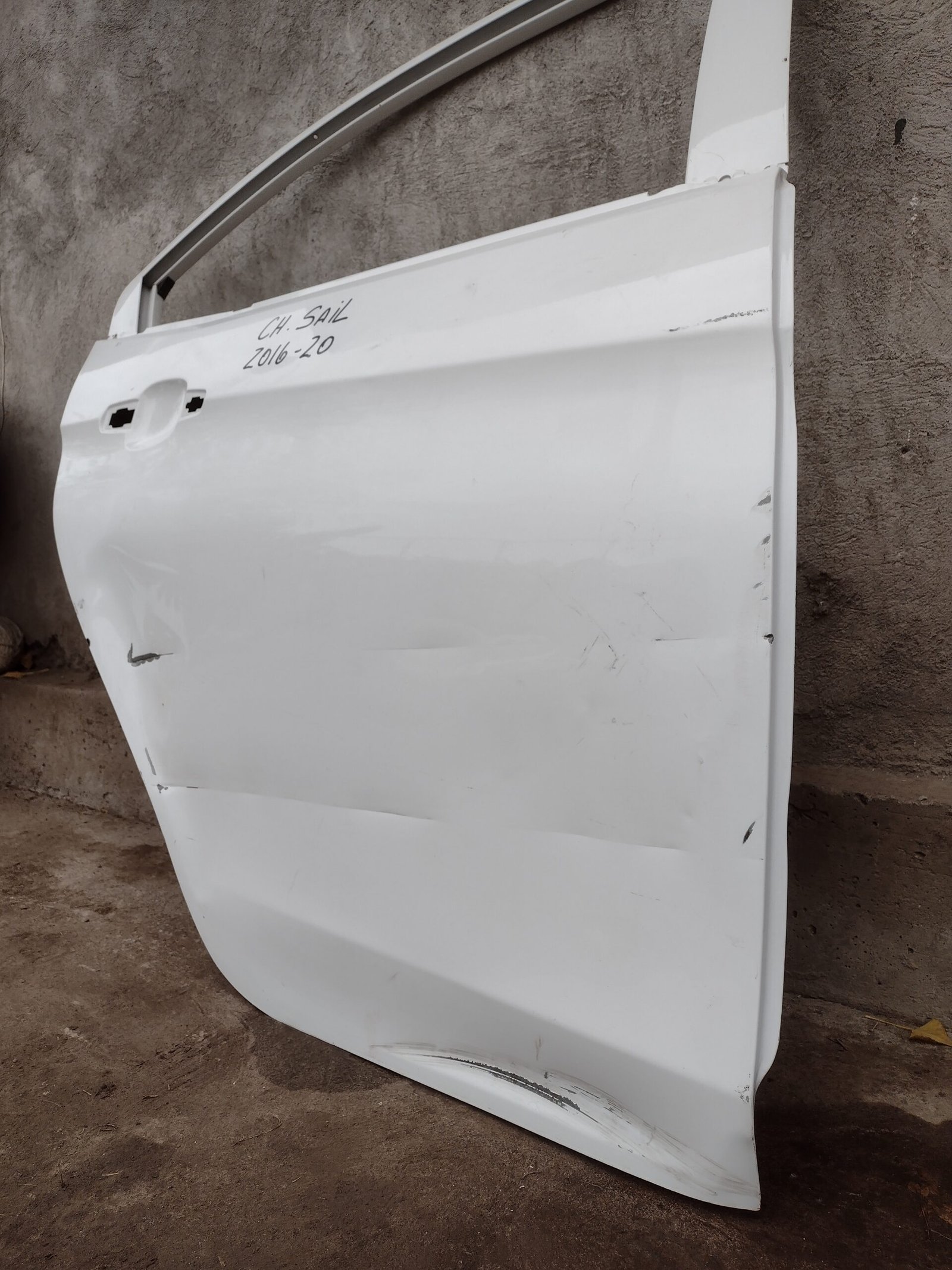 Puerta trasera derecha chevrolet sail 2017 - 2021 - Imagen 2