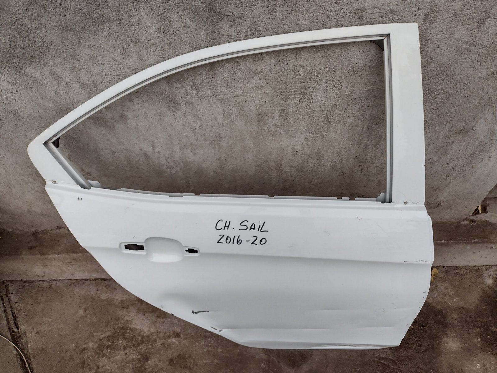 Puerta trasera derecha chevrolet sail 2017 - 2021 - Imagen 3