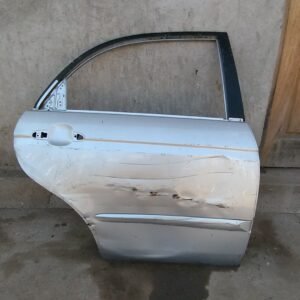 Puerta trasera derecha kia cerato 2004 - 2008