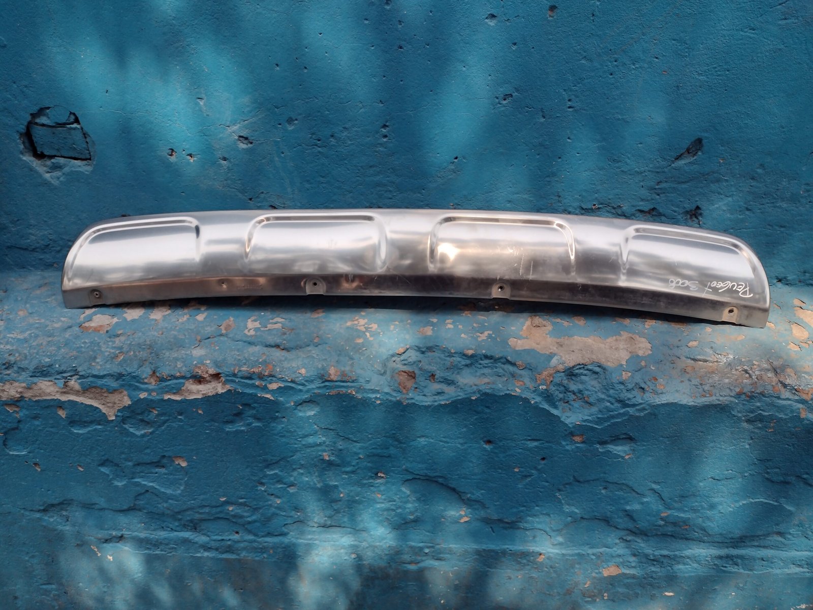 Moldura de parachoque trasero Peugeot 3008 2009 - 2015