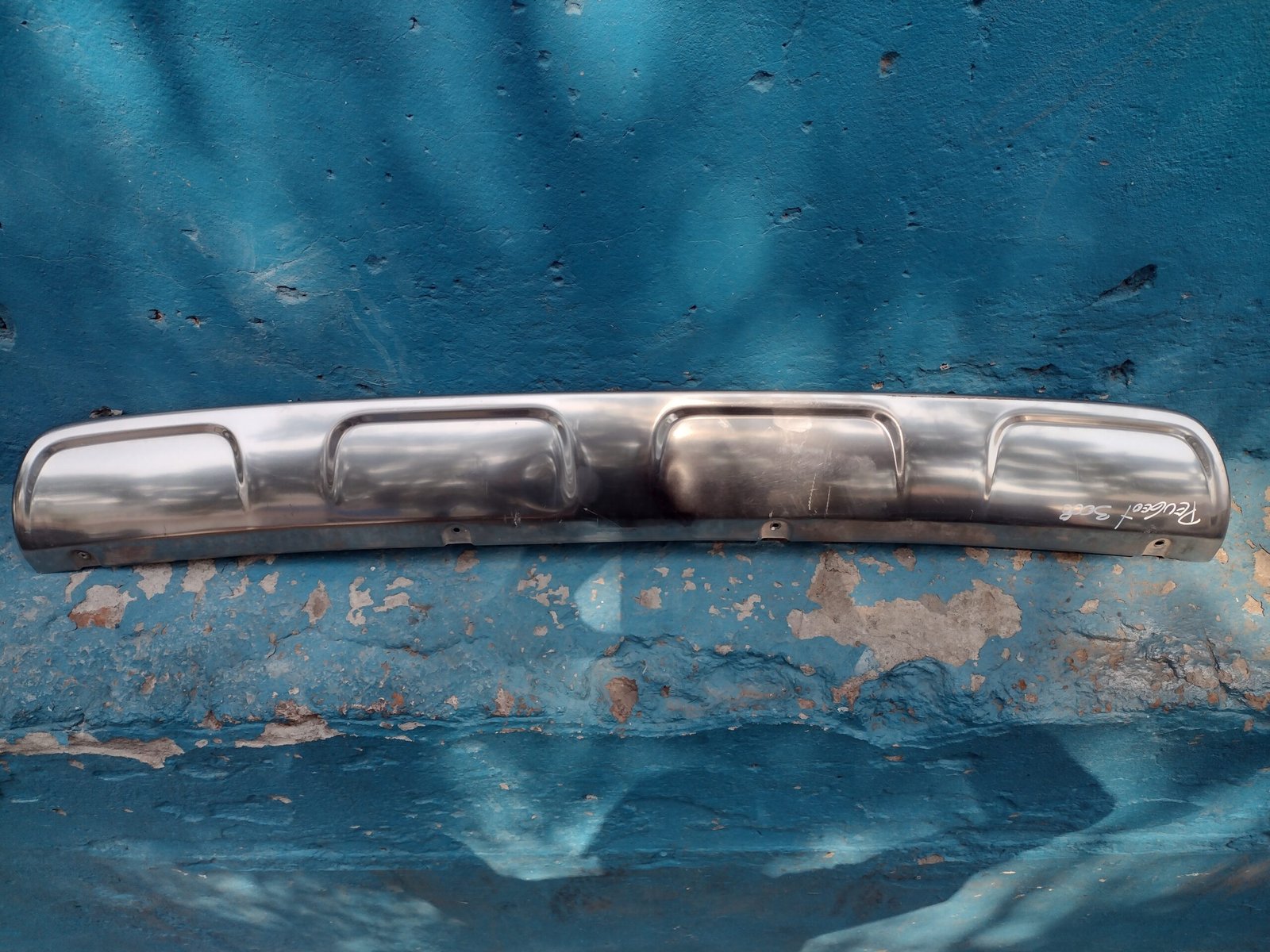 Moldura de parachoque trasero Peugeot 3008 2009 - 2015 - Imagen 2