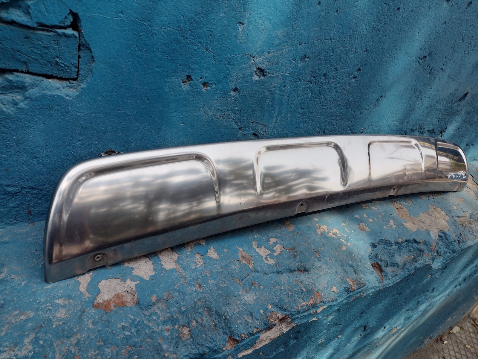 Moldura de parachoque trasero Peugeot 3008 2009 - 2015 - Imagen 3