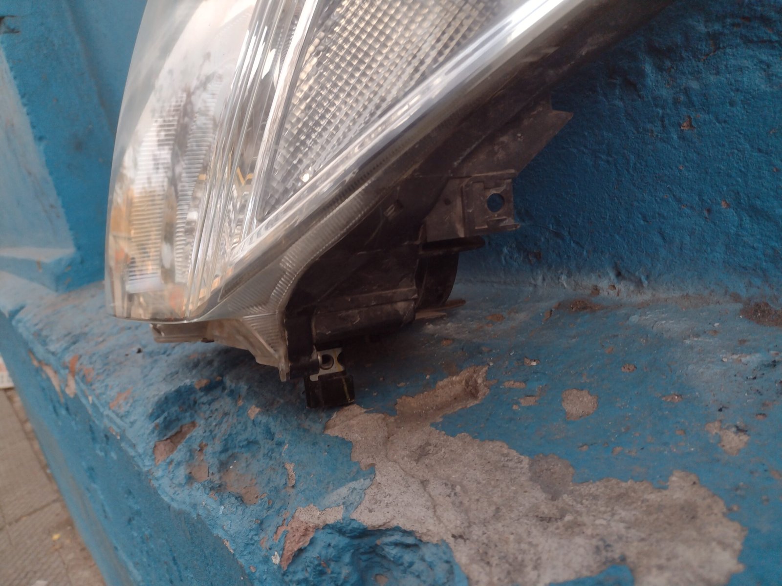 Optico izquierdo nissan navara 2008 - 2014 - Imagen 2