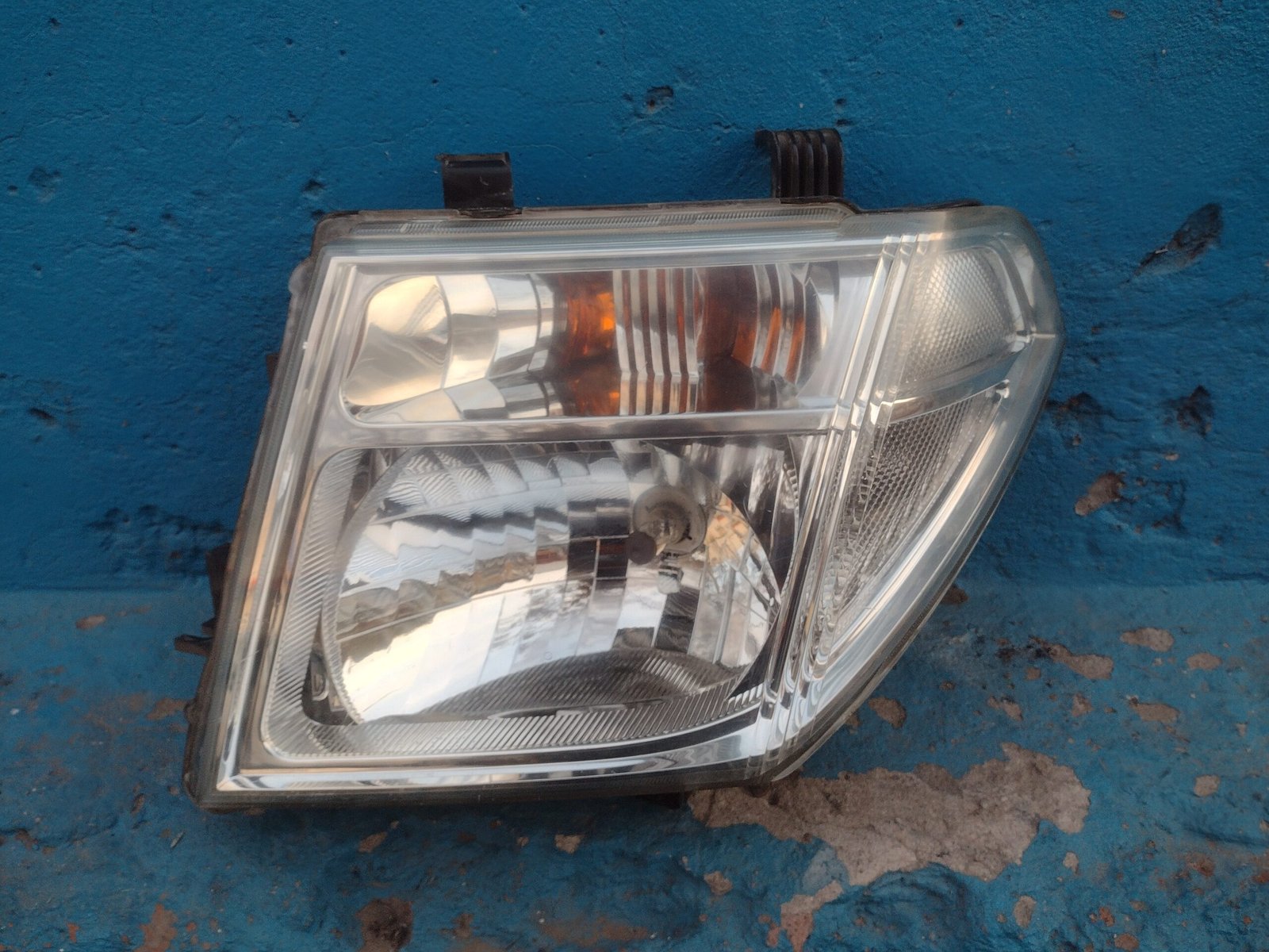 Optico izquierdo nissan navara 2008 - 2014