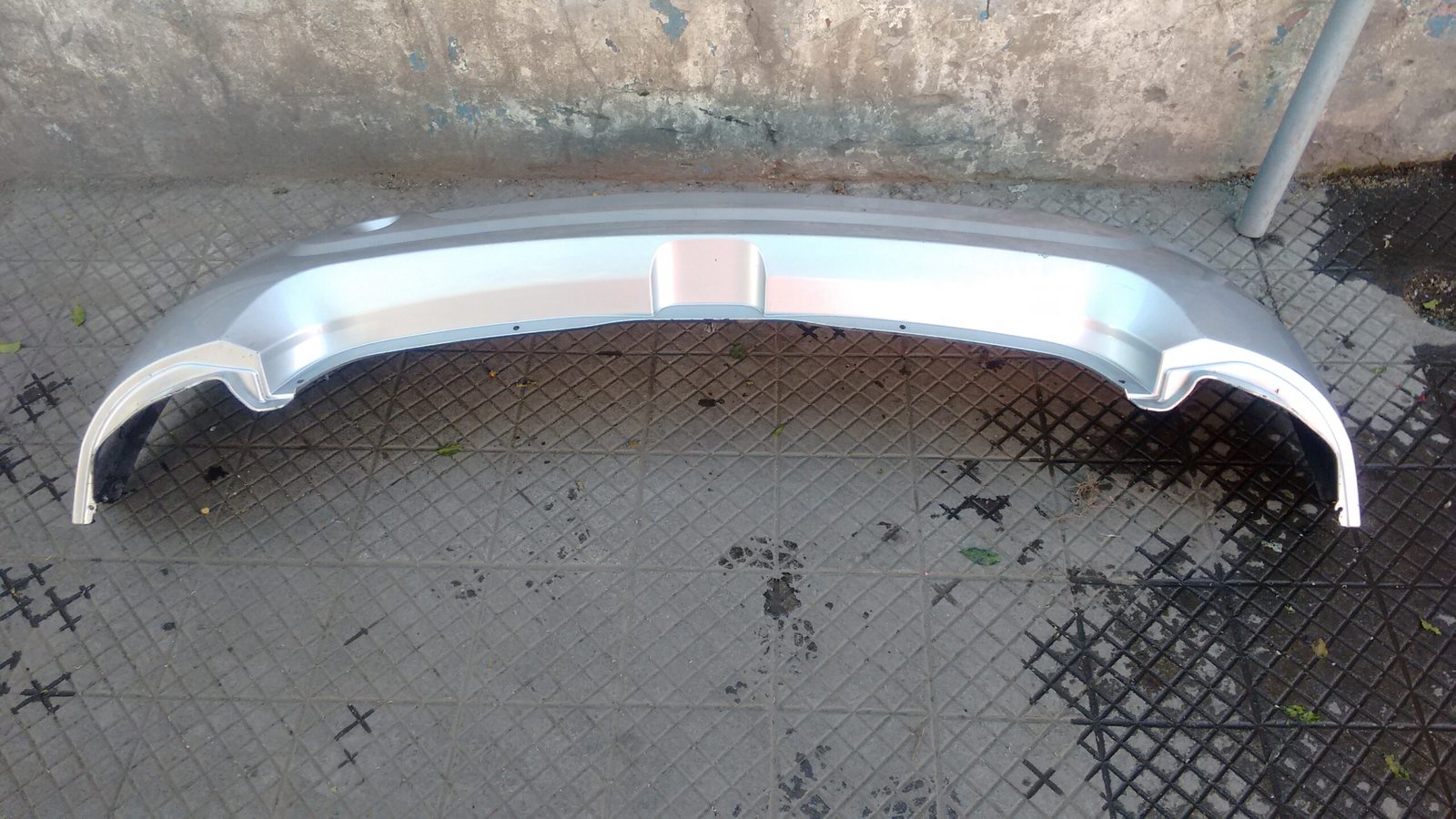 Parachoque trasero renault sandero 2008 - 2011 - Imagen 4