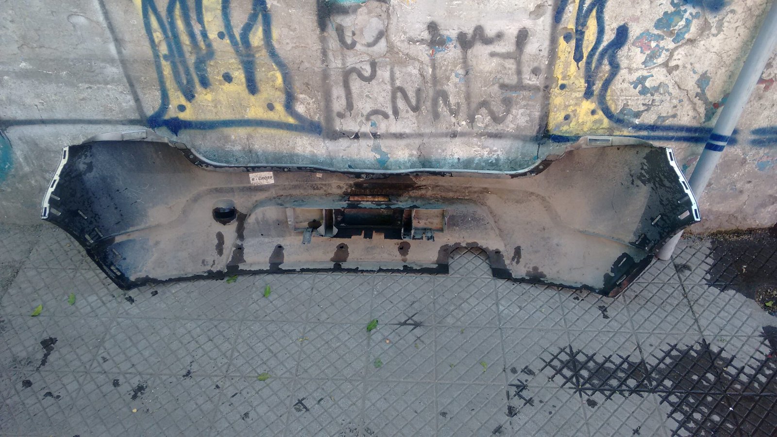 Parachoque trasero renault sandero 2008 - 2011 - Imagen 5