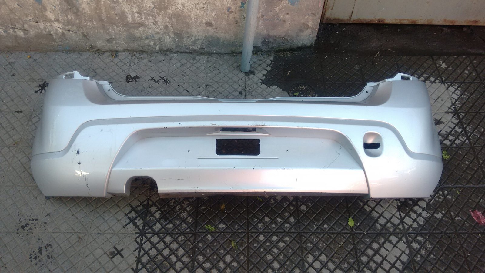 Parachoque trasero renault sandero 2008 - 2011