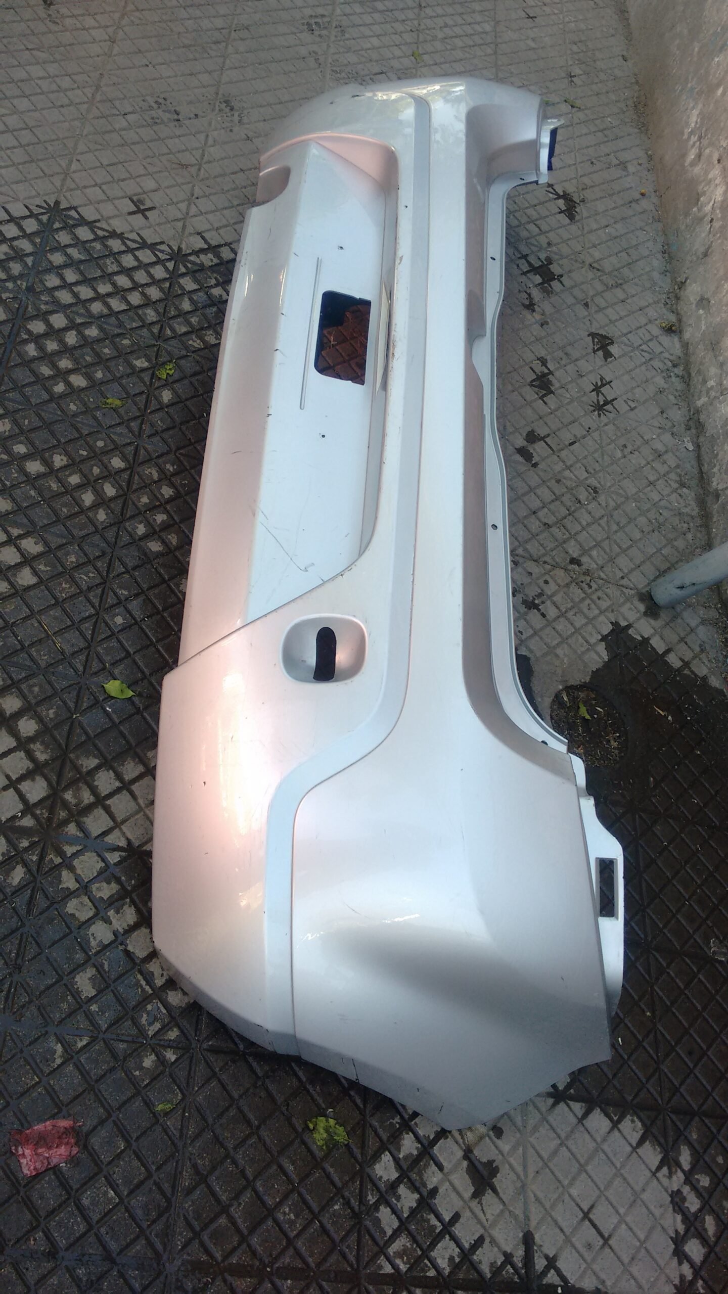 Parachoque trasero renault sandero 2008 - 2011 - Imagen 3