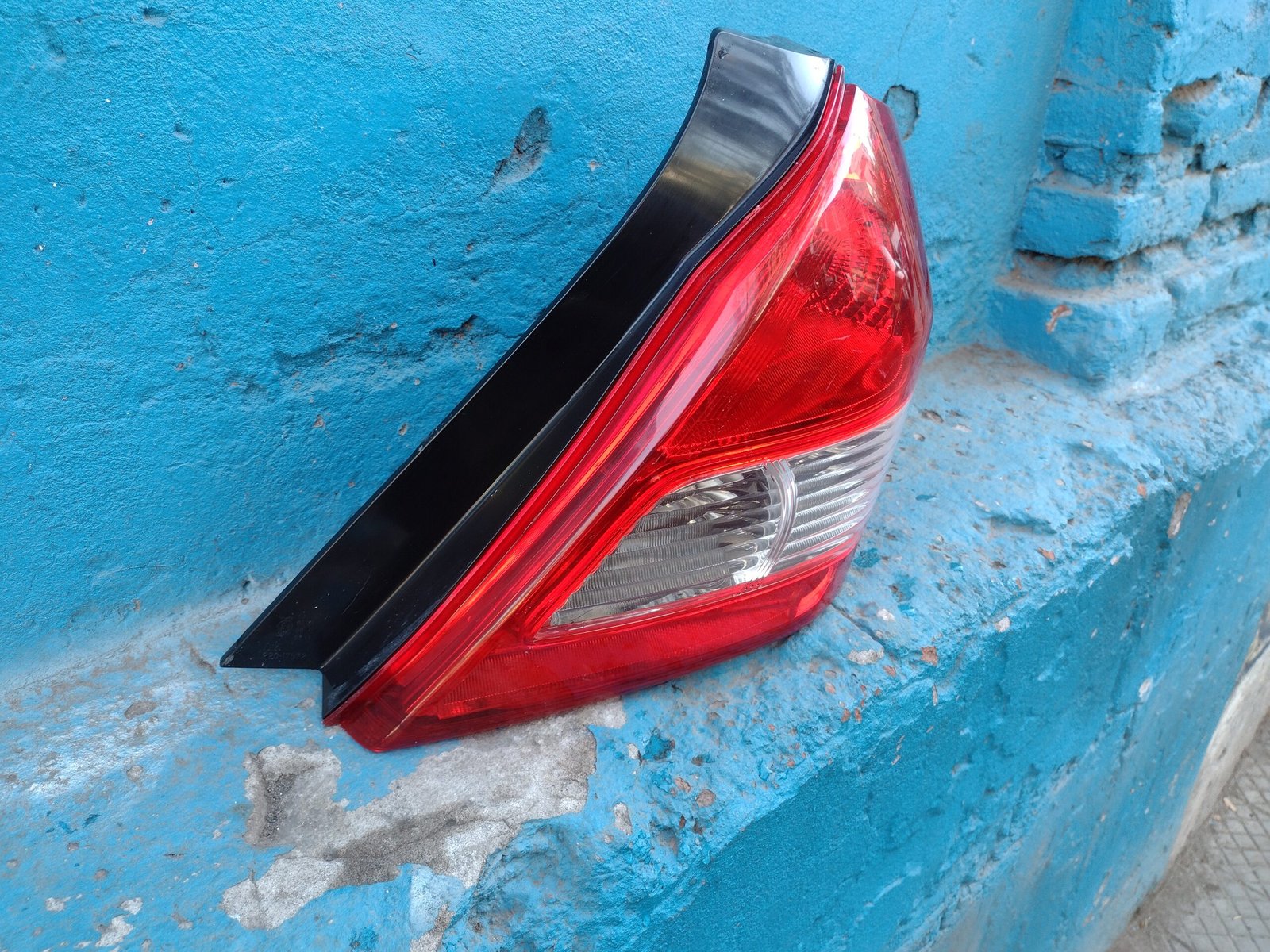 Foco trasero derecho suzuki dzire 2013 - 2017 - Imagen 4