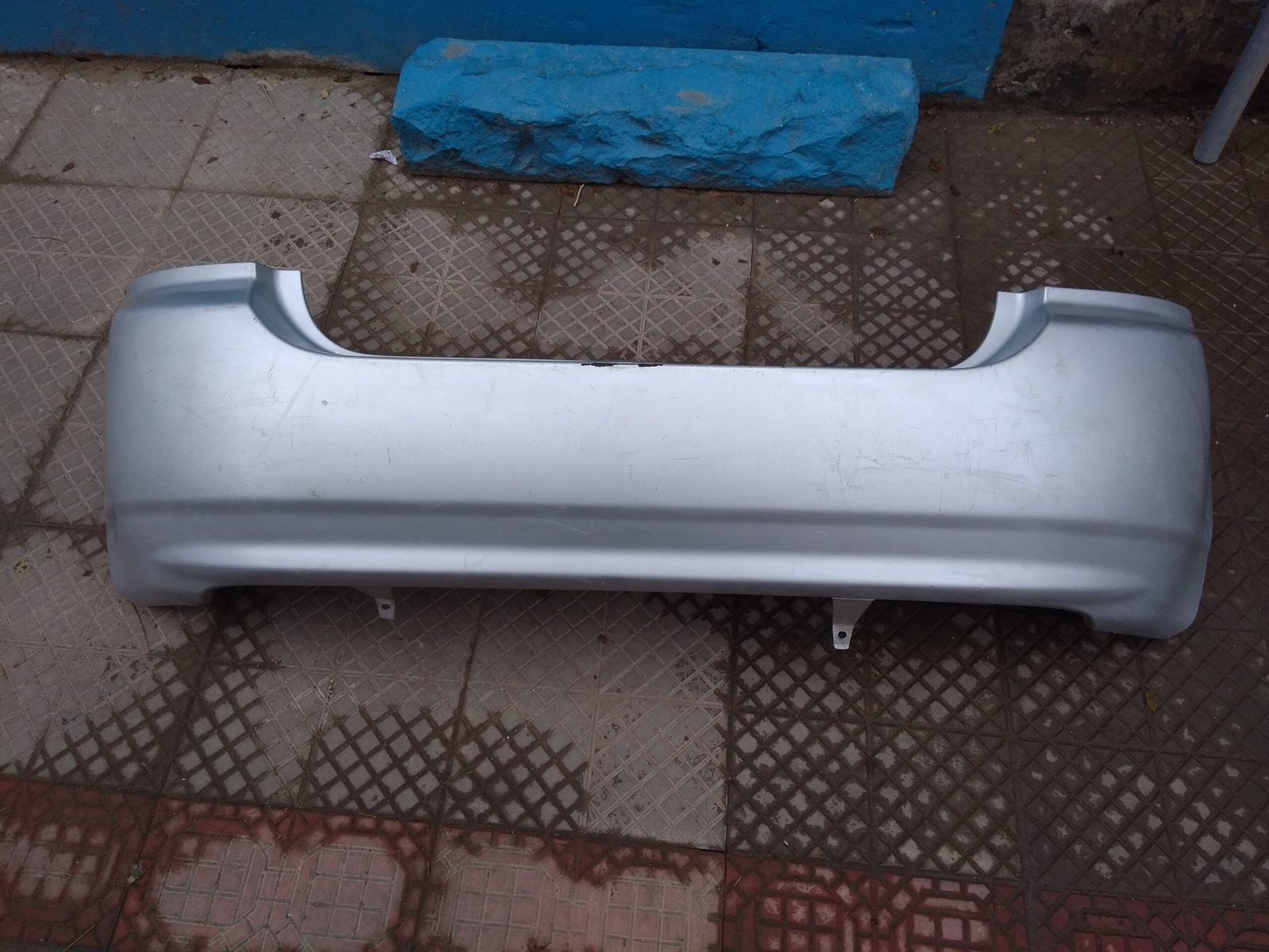 Parachoque trasero Corolla sport 2002 - 2004