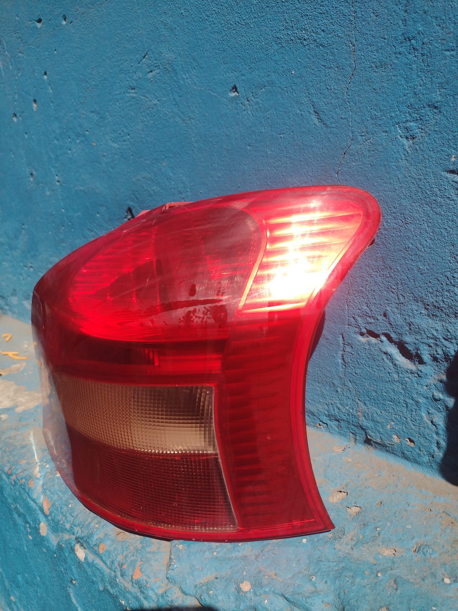 Foco trasero derecho Toyota Yaris Sport 2006 - 2009 - Imagen 4