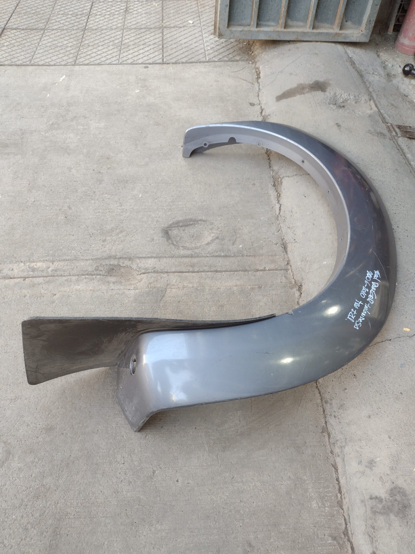 Moldura trasera izquierda Ford Ranger tailandesa 2006 - 2009 - Imagen 2