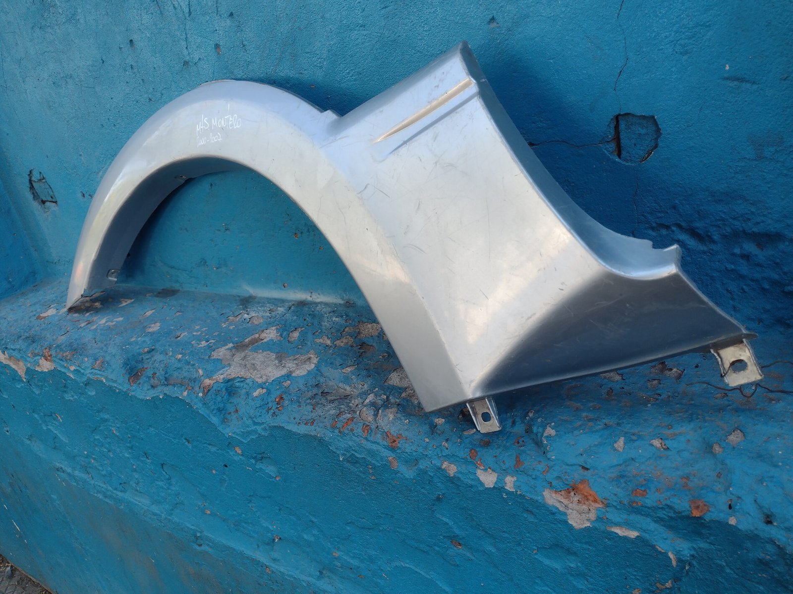 Moldura delantero izquierdo Mitsubishi Montero 2000 - 2007 - Imagen 2