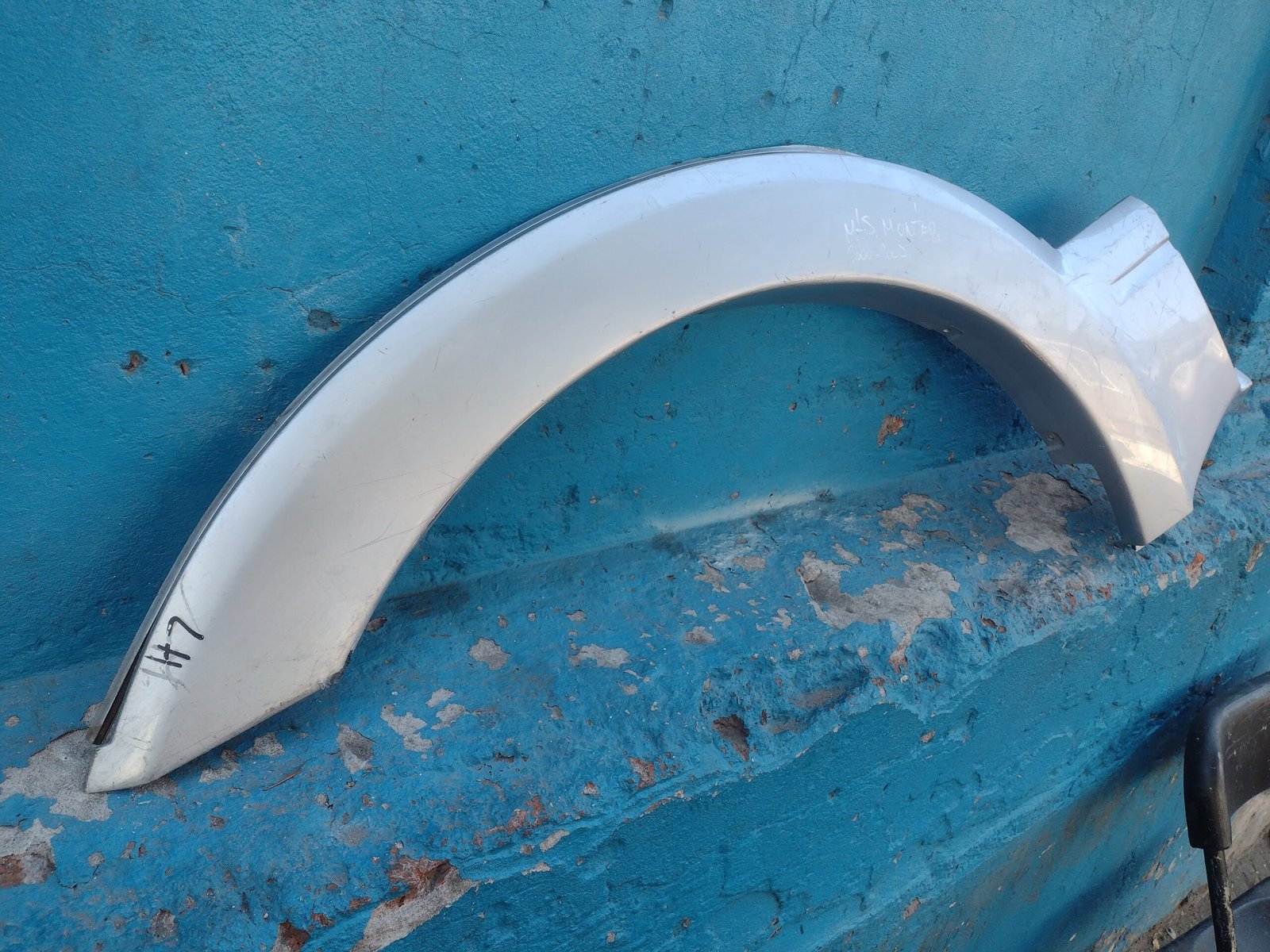 Moldura delantero izquierdo Mitsubishi Montero 2000 - 2007 - Imagen 3