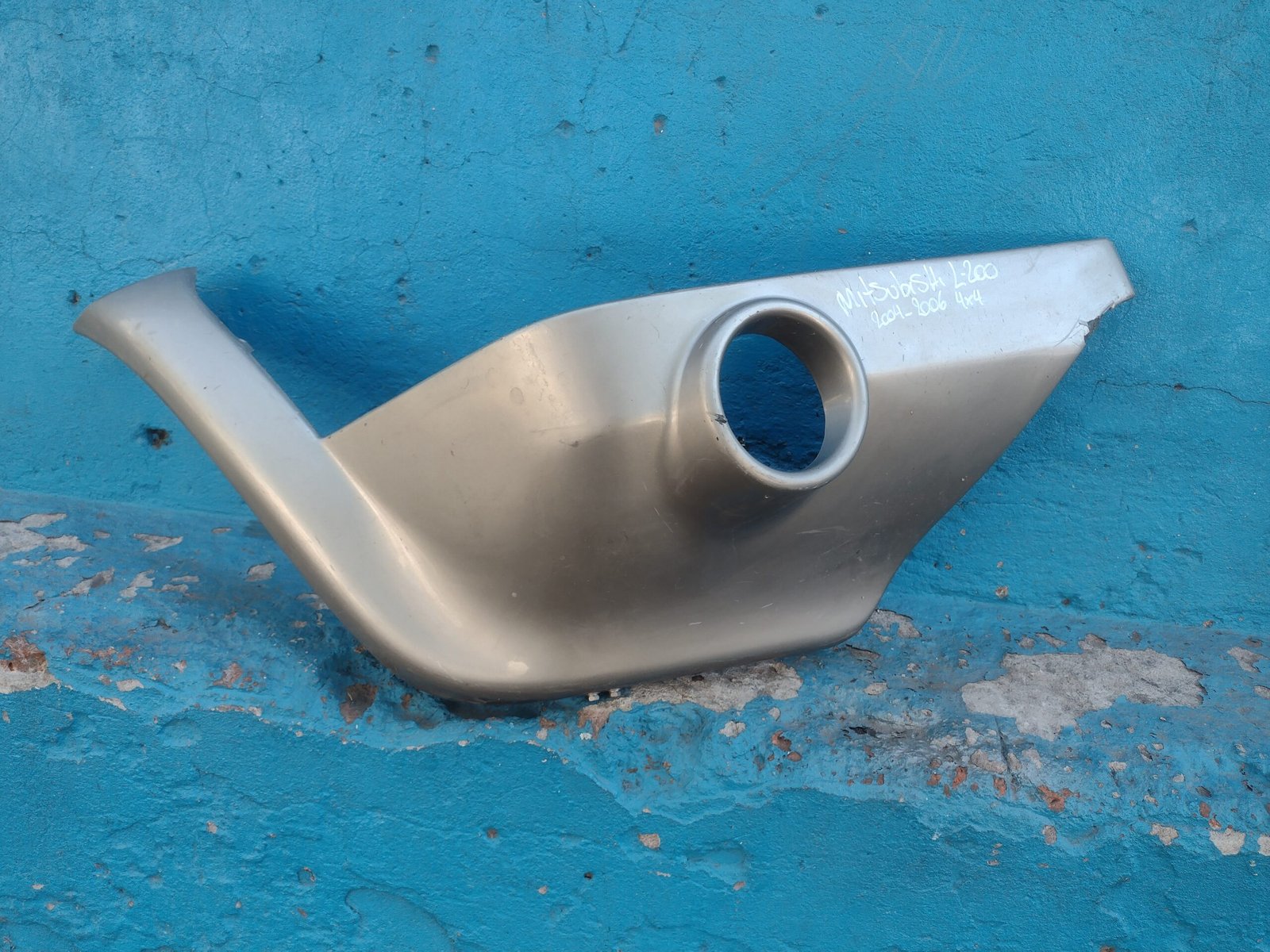 Extensión de parachoque Mitsubishi l200 2004 - 2006