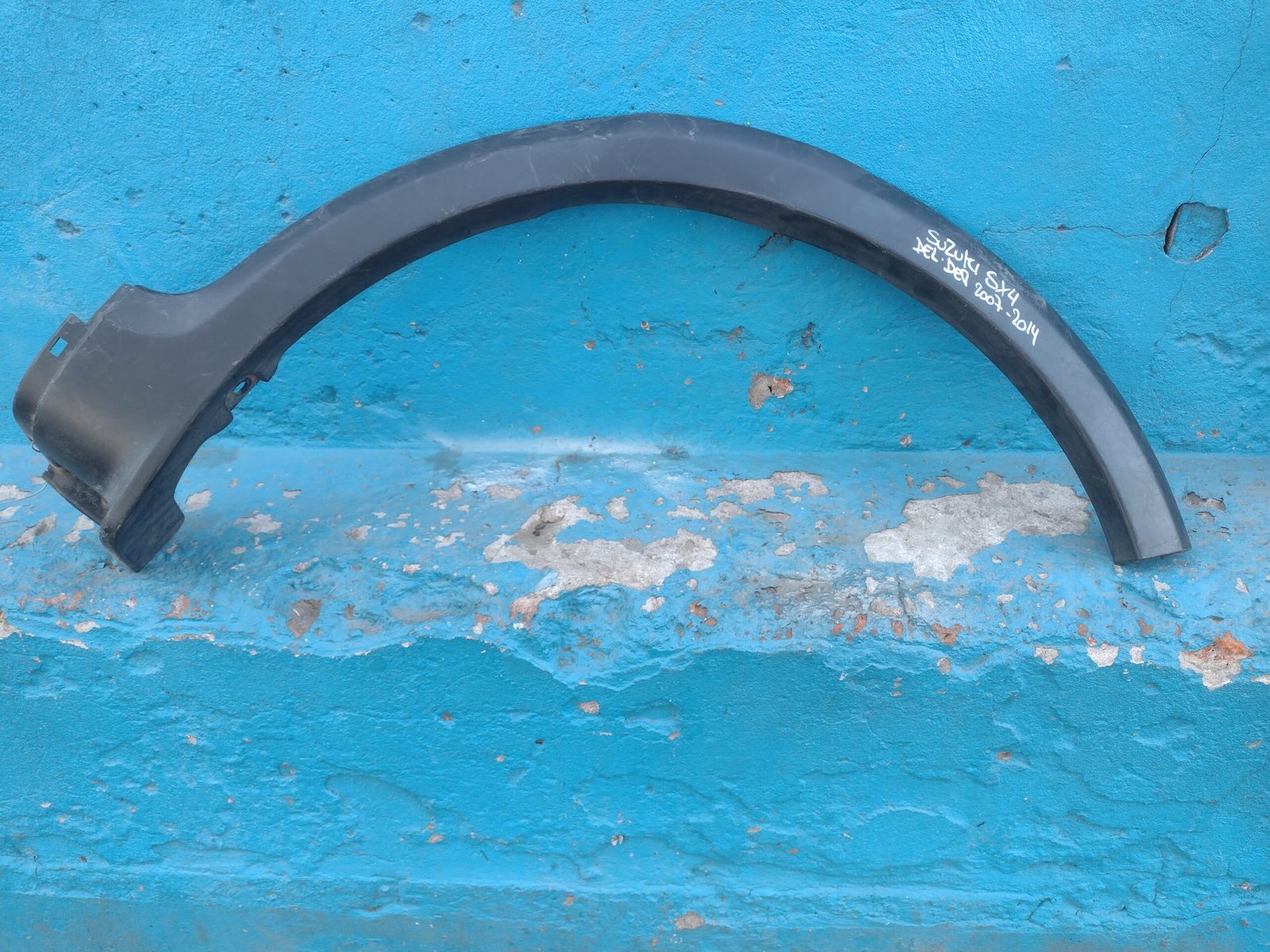 Moldura delantera derecha Suzuki SX4 2007 - 2014