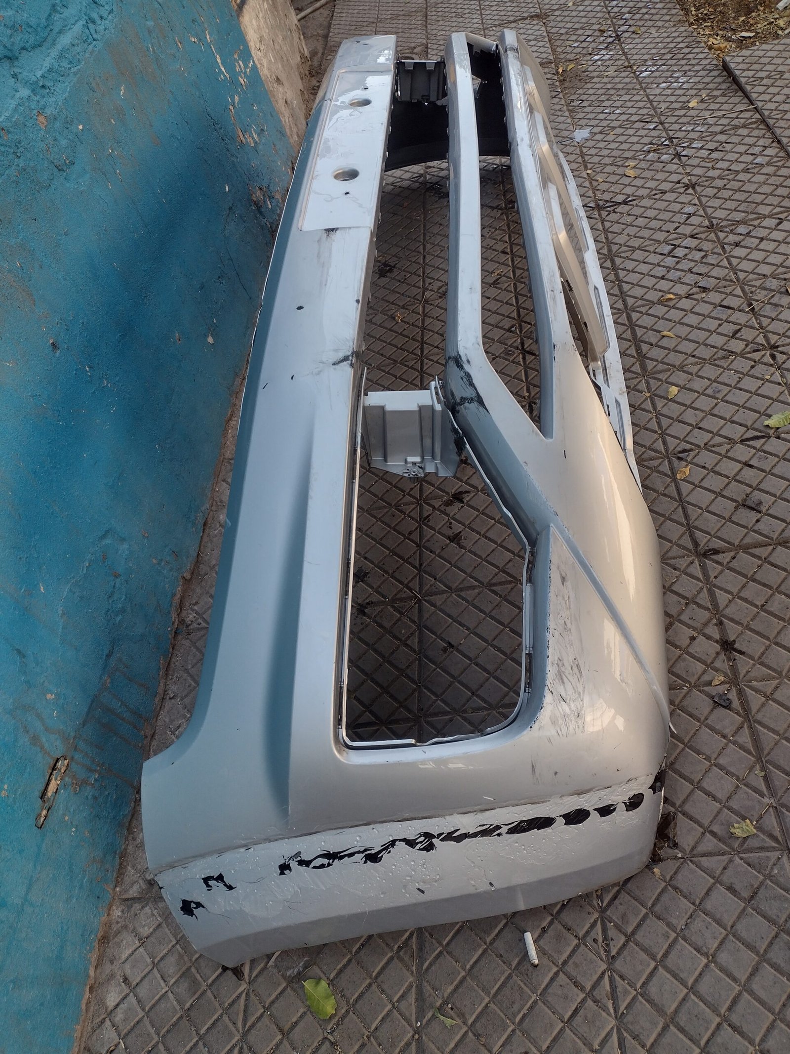 Parachoque delantero Volkswagen amarok 2017 - 2021 - Imagen 3