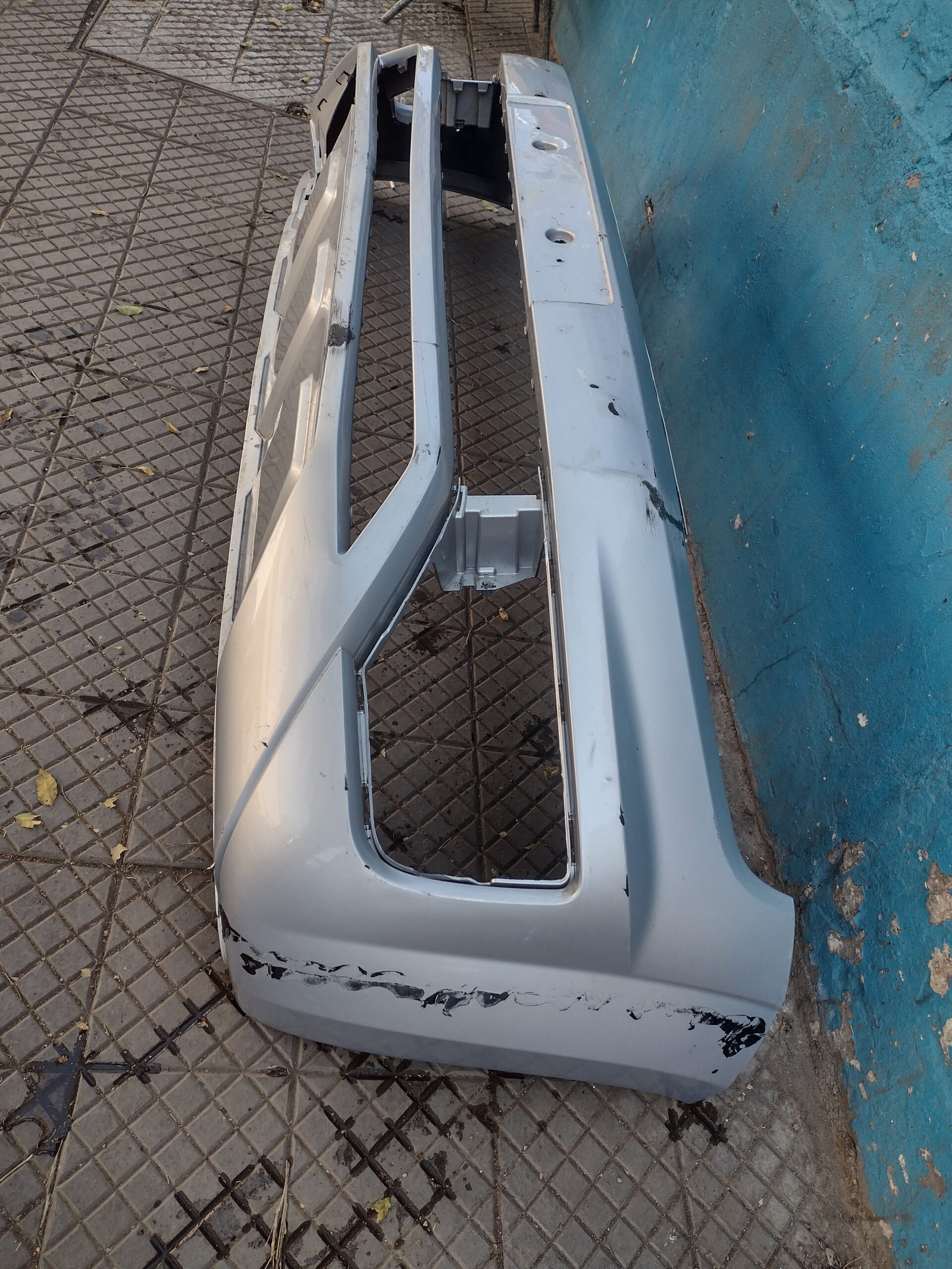 Parachoque delantero Volkswagen amarok 2017 - 2021 - Imagen 4