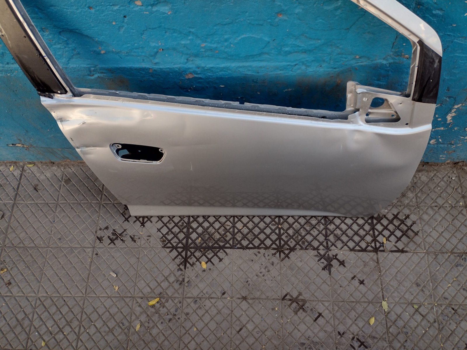 Puerta delantera derecha Chevrolet spark GT 2011 - 2017 - Imagen 3