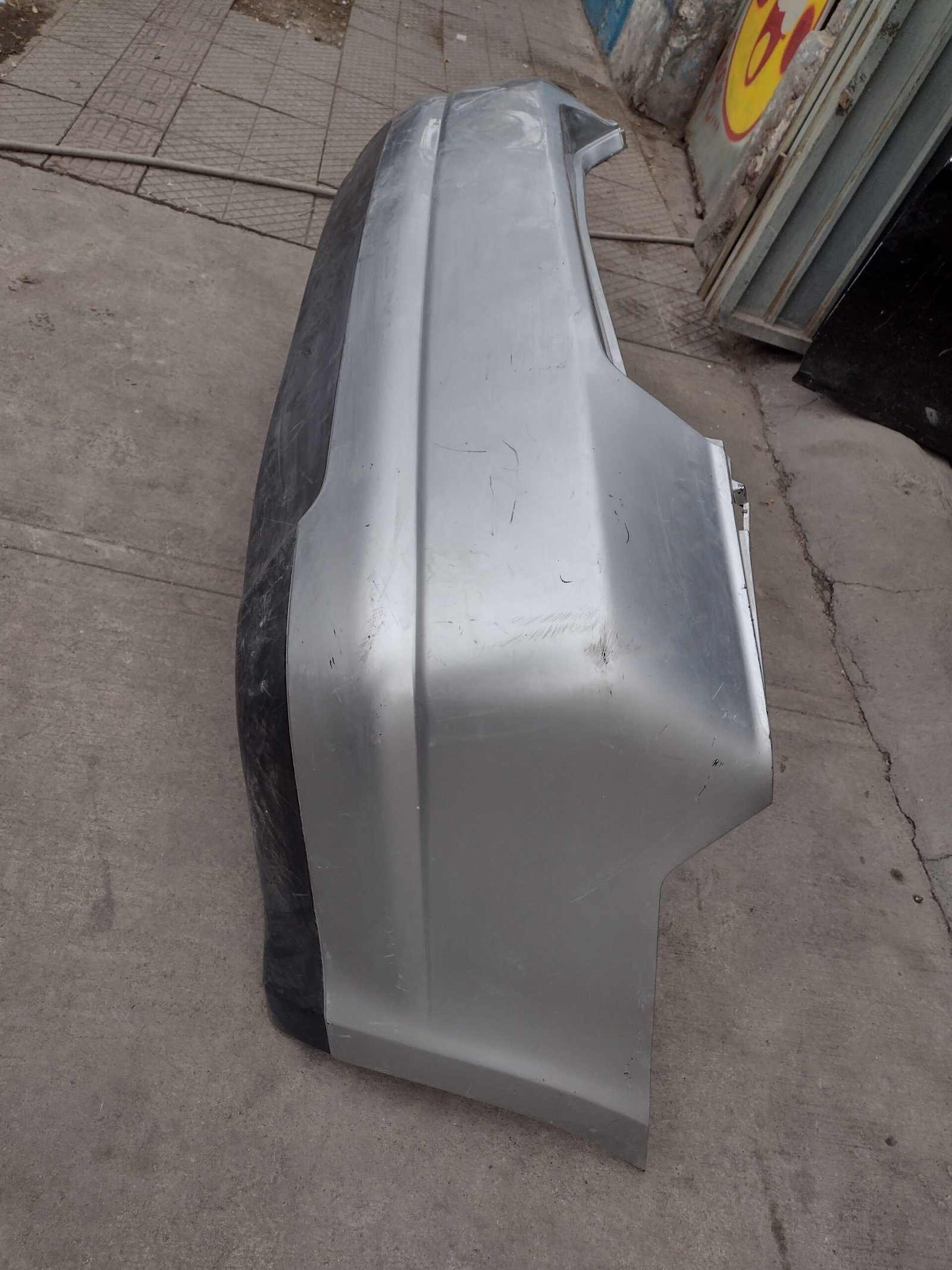 Parachoque trasero Nissan tida sedan 2009 - 2016 - Imagen 2
