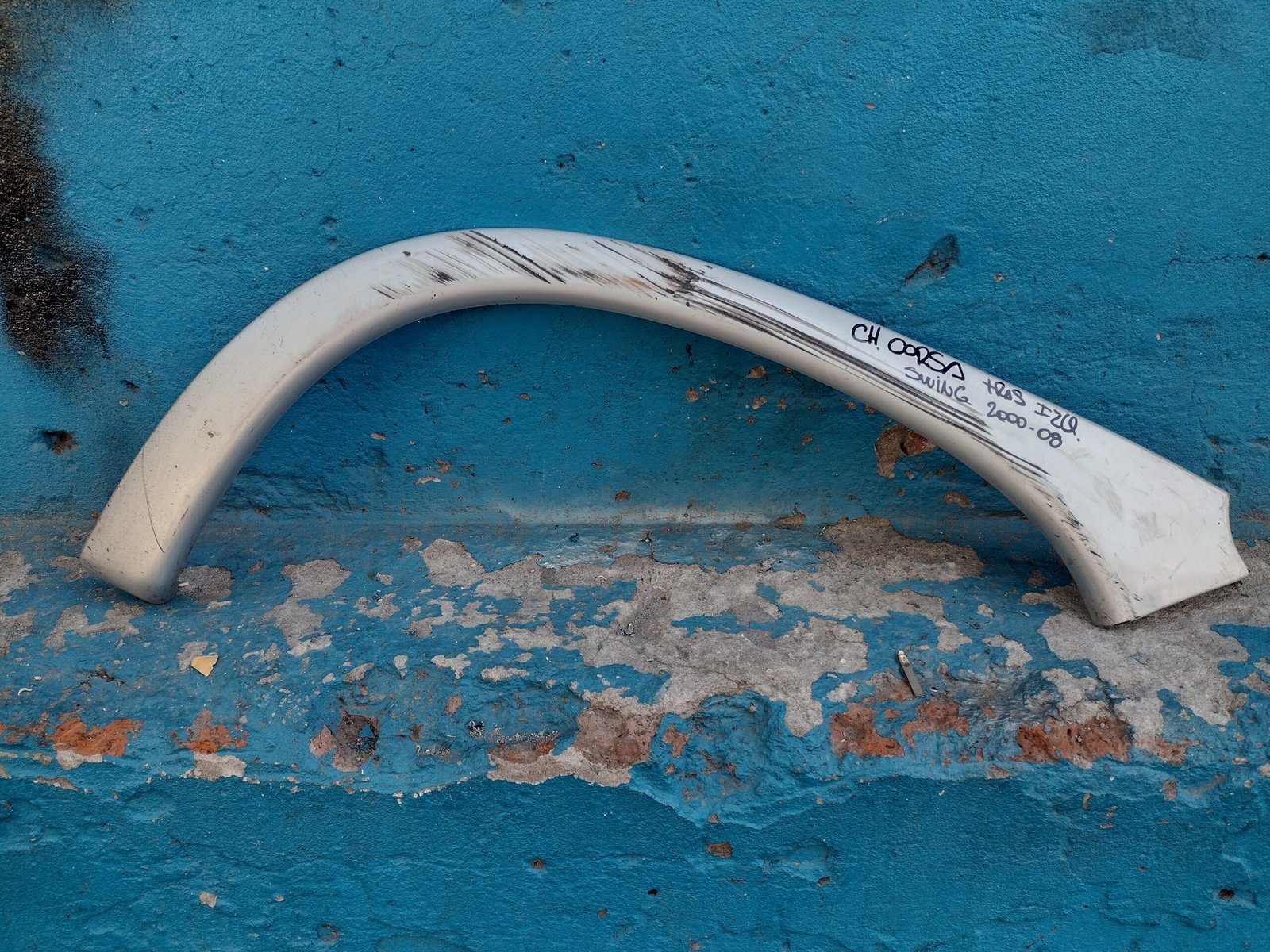 Moldura trasera izquierda Chevrolet Corsa swing 2000 - 2008