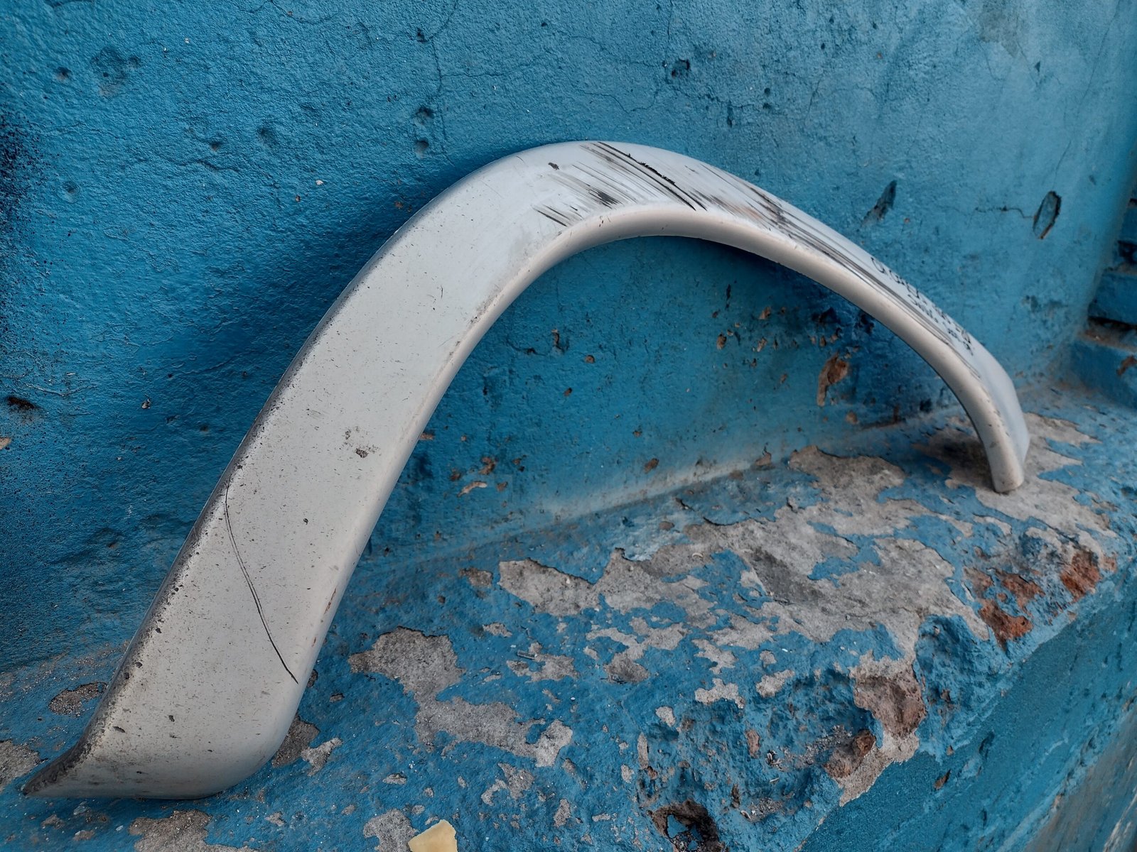 Moldura trasera izquierda Chevrolet Corsa swing 2000 - 2008 - Imagen 2