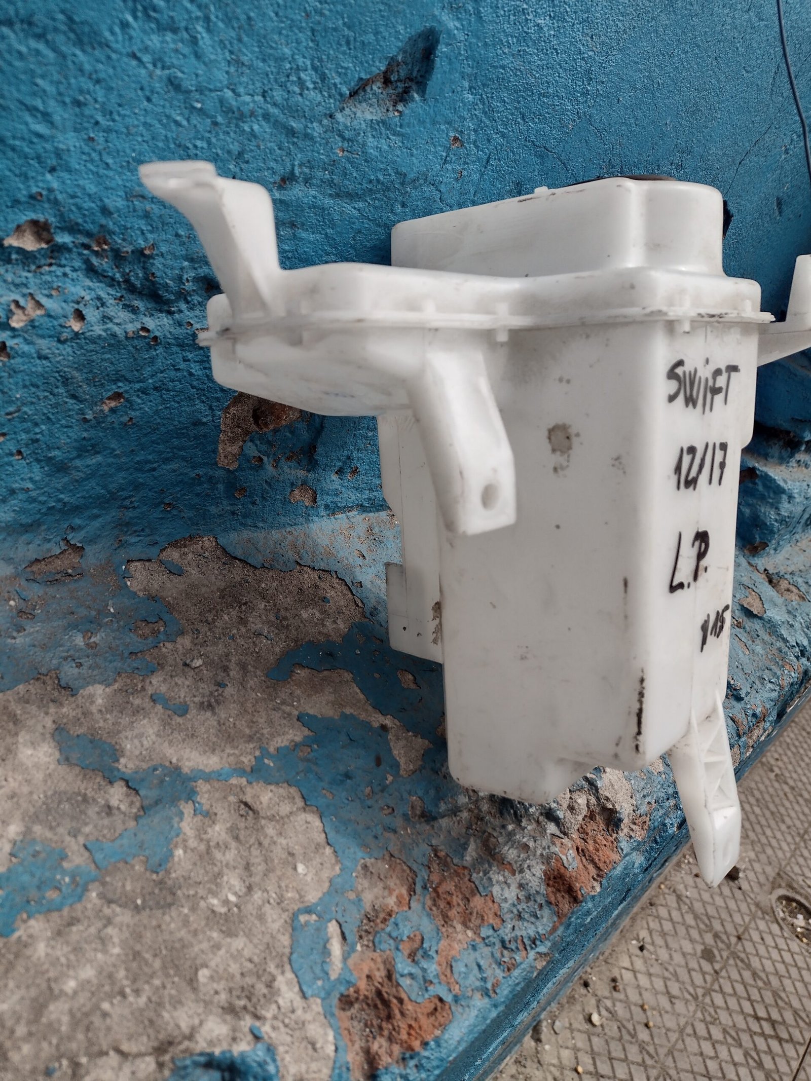 Depósito de limpia parabrisas Suzuki Swift 2012 - 2017 - Imagen 2