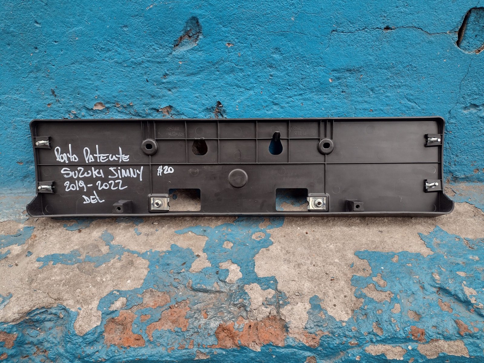 Moldura porta patente Suzuki jimny 2019 - 2022 - Imagen 4