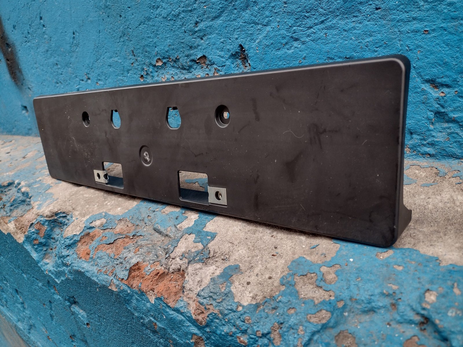 Moldura porta patente Suzuki jimny 2019 - 2022 - Imagen 3