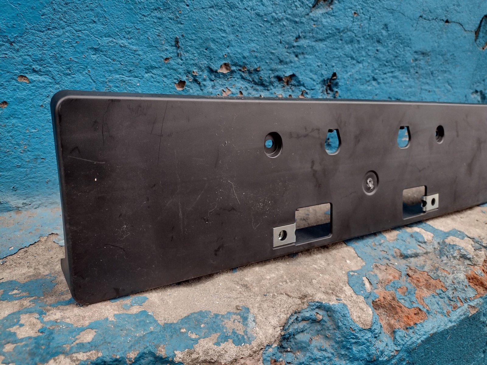 Moldura porta patente Suzuki jimny 2019 - 2022 - Imagen 2