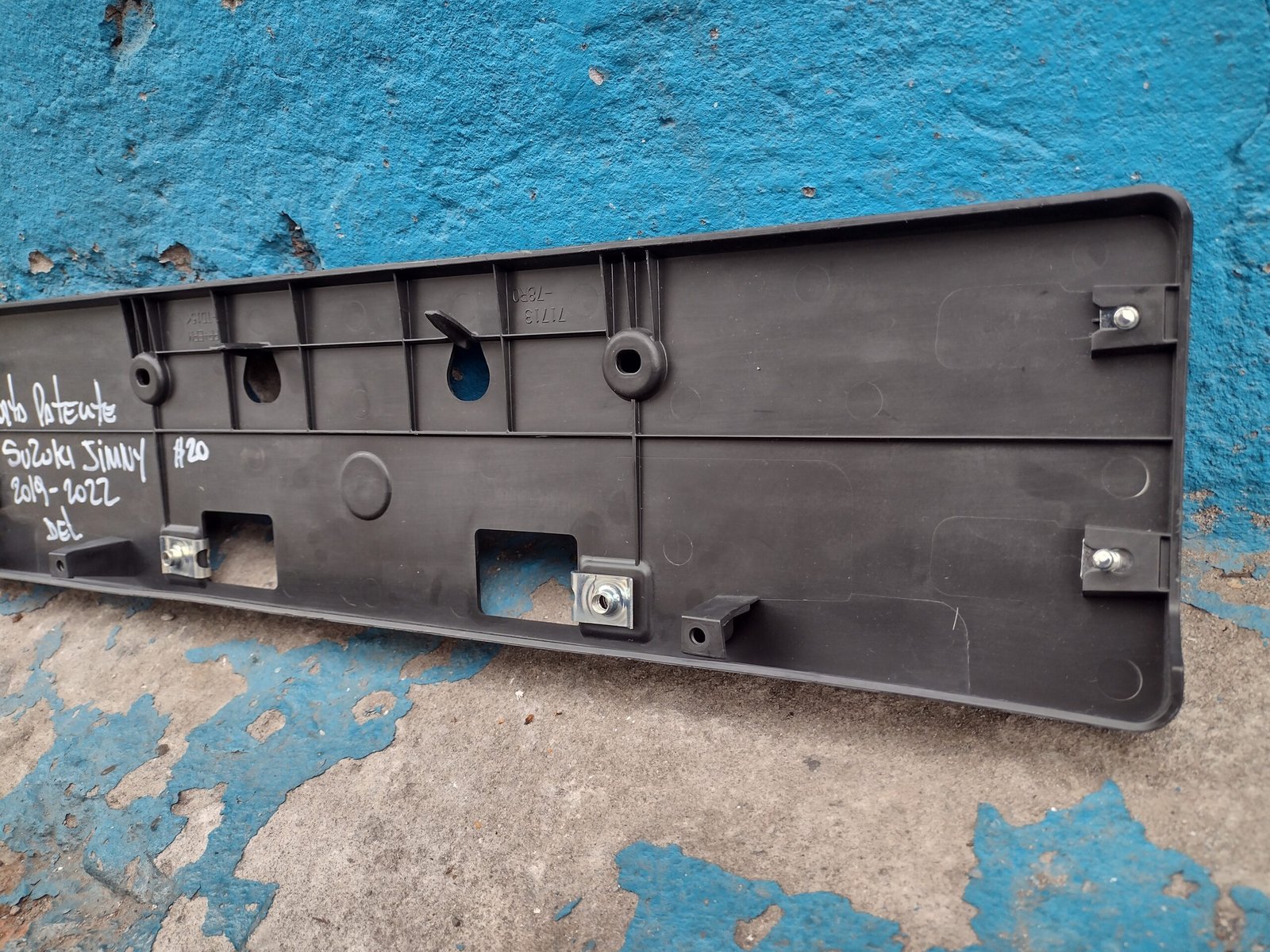 Moldura porta patente Suzuki jimny 2019 - 2022 - Imagen 6
