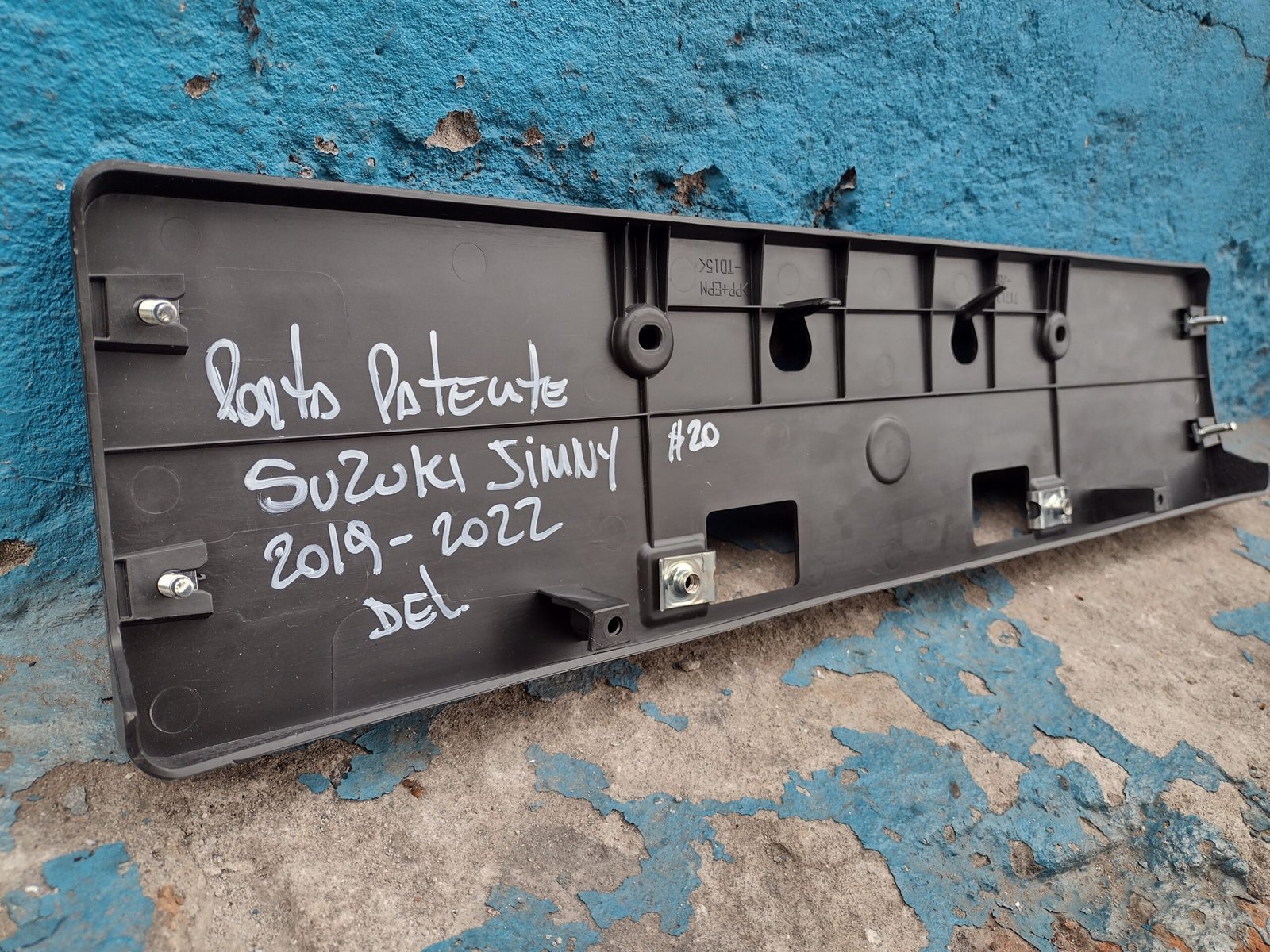 Moldura porta patente Suzuki jimny 2019 - 2022 - Imagen 5