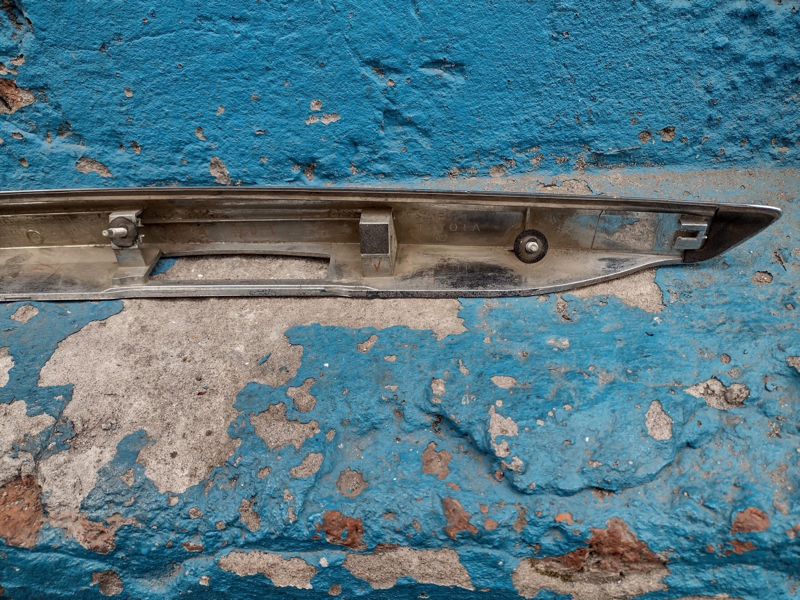 Moldura de maleta Toyota Yaris 2007 - 2013 - Imagen 7