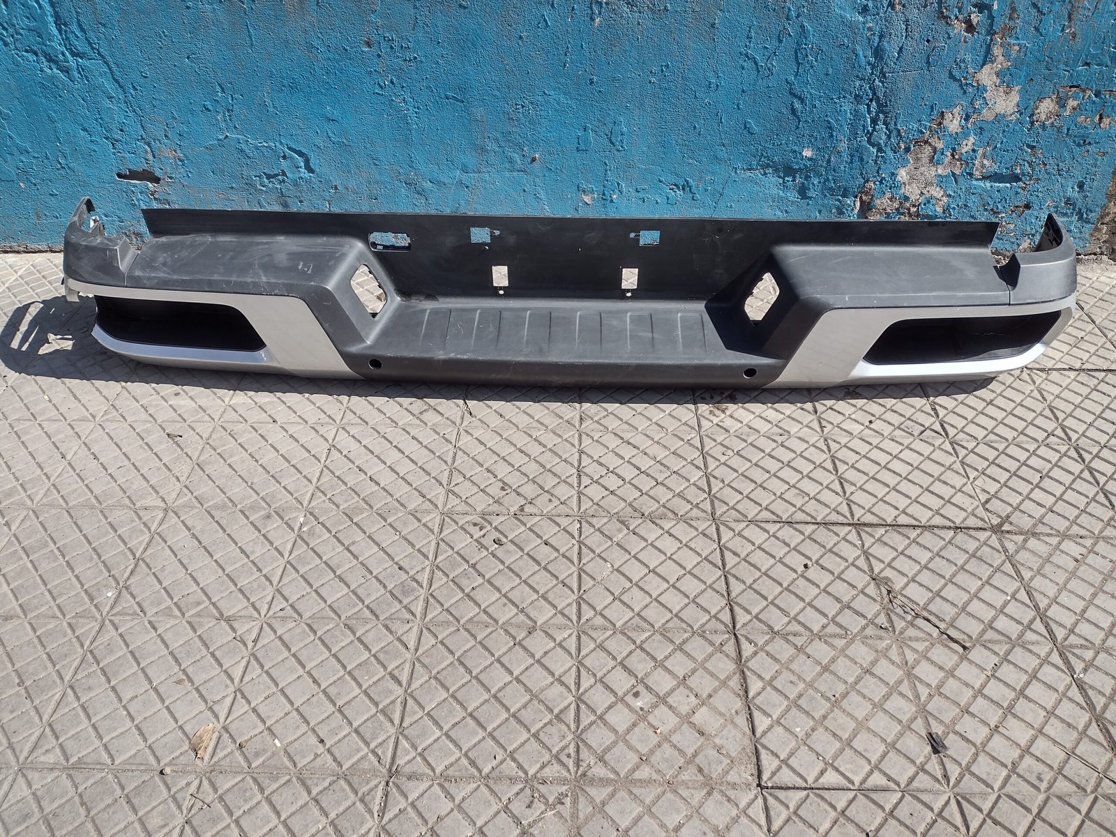 Parachoque trasero Maxus t60 2017 - 2022
