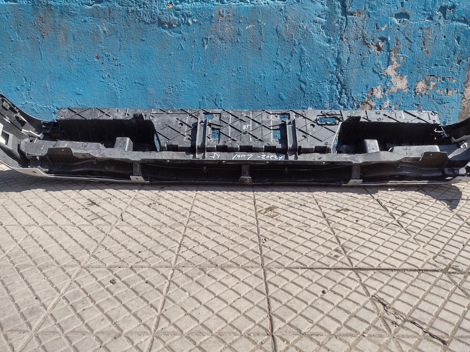 Parachoque trasero Maxus t60 2017 - 2022 - Imagen 3